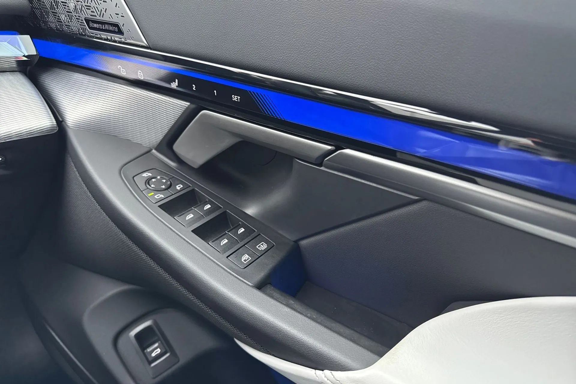 BMW M5 thumbnail image number 48