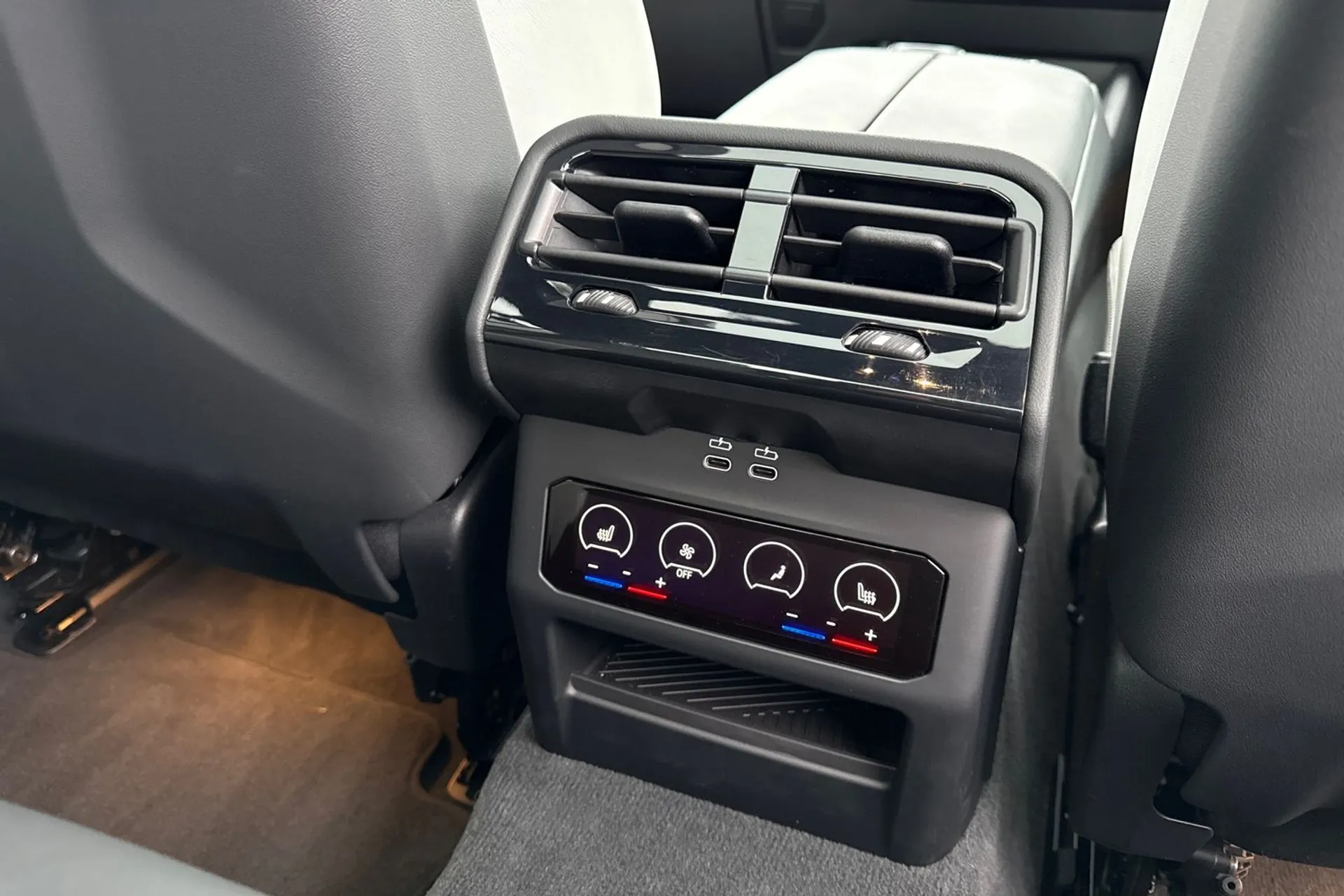 BMW M5 thumbnail image number 43