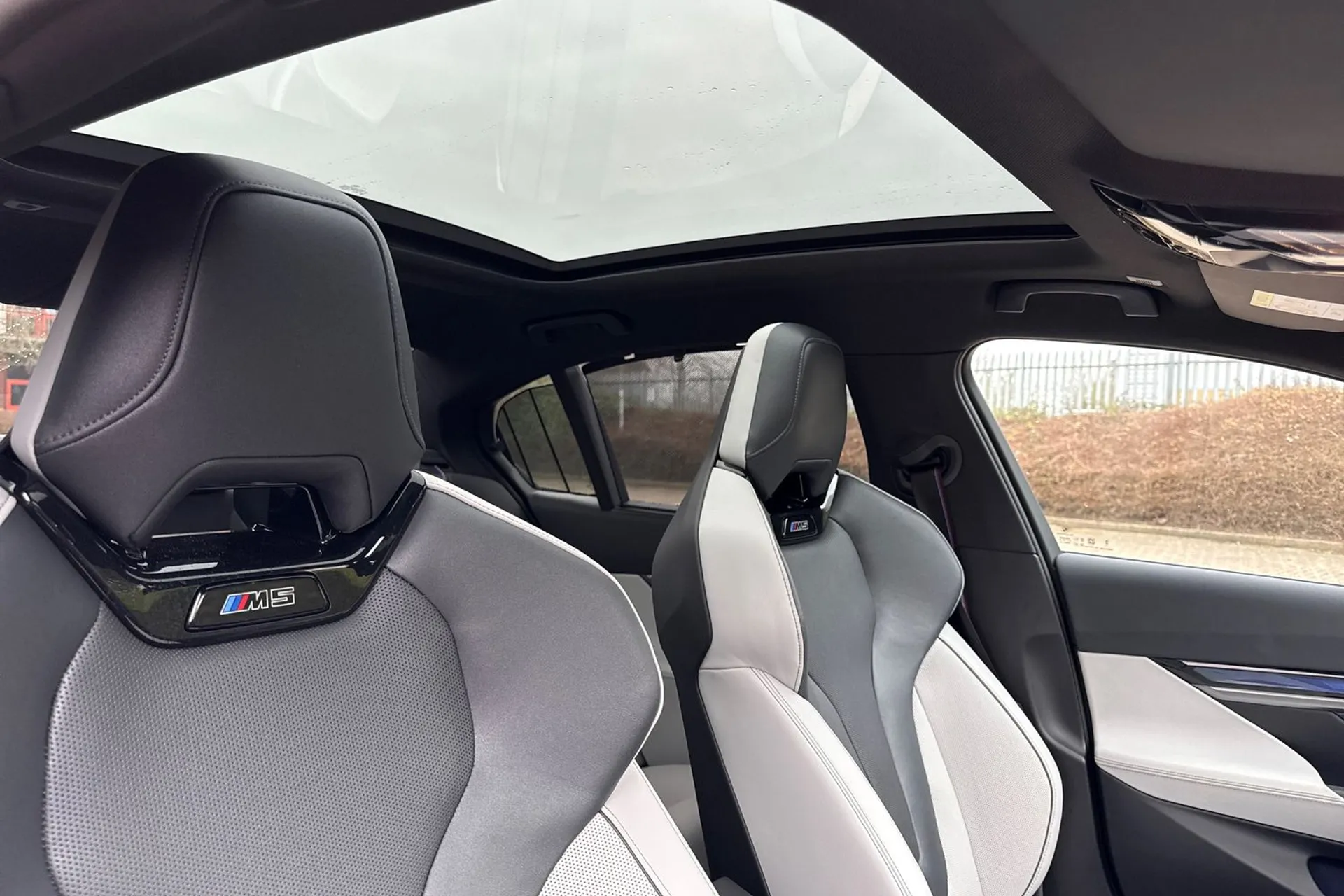 BMW M5 thumbnail image number 26