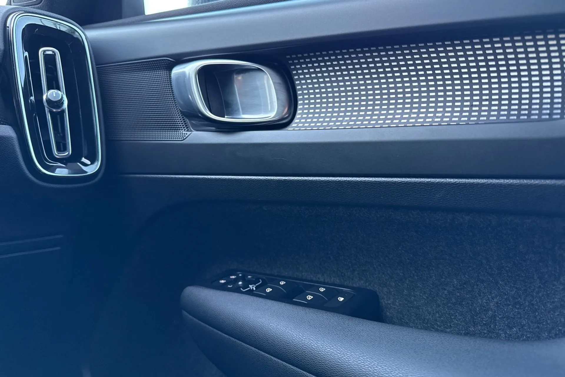 Volvo XC40 thumbnail image number 41