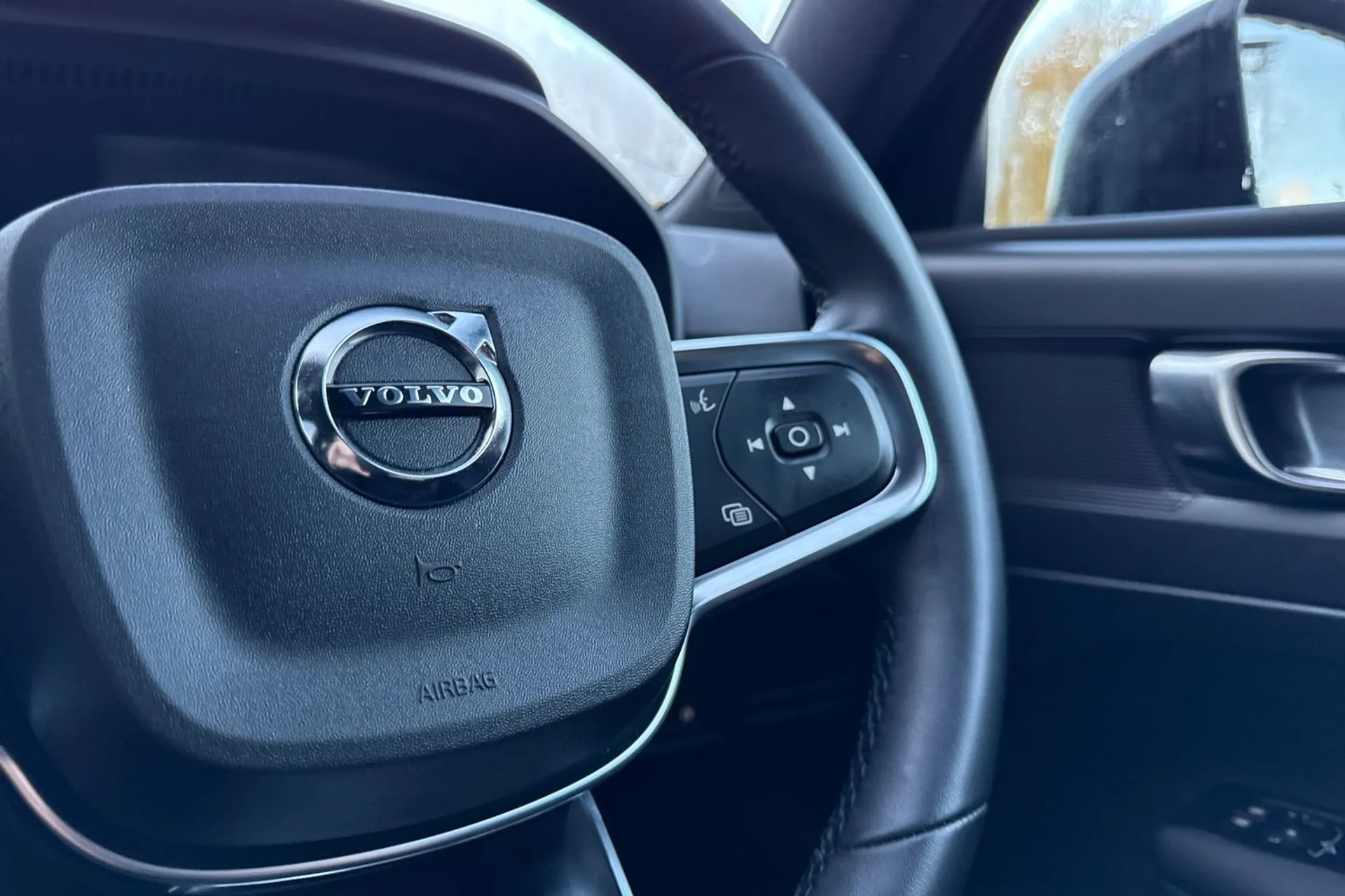 Volvo XC40 thumbnail image number 36