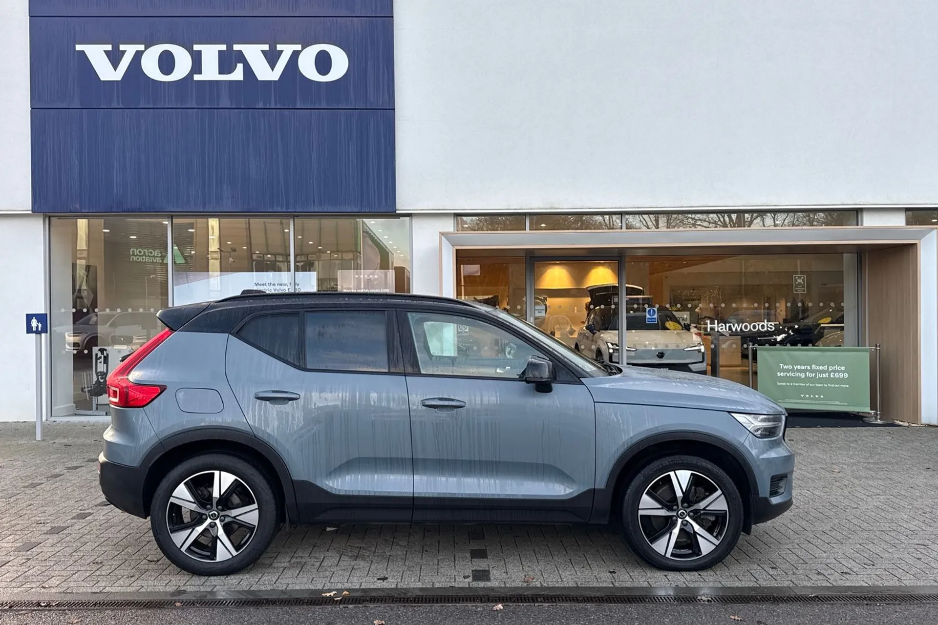 Volvo XC40 thumbnail image number 2