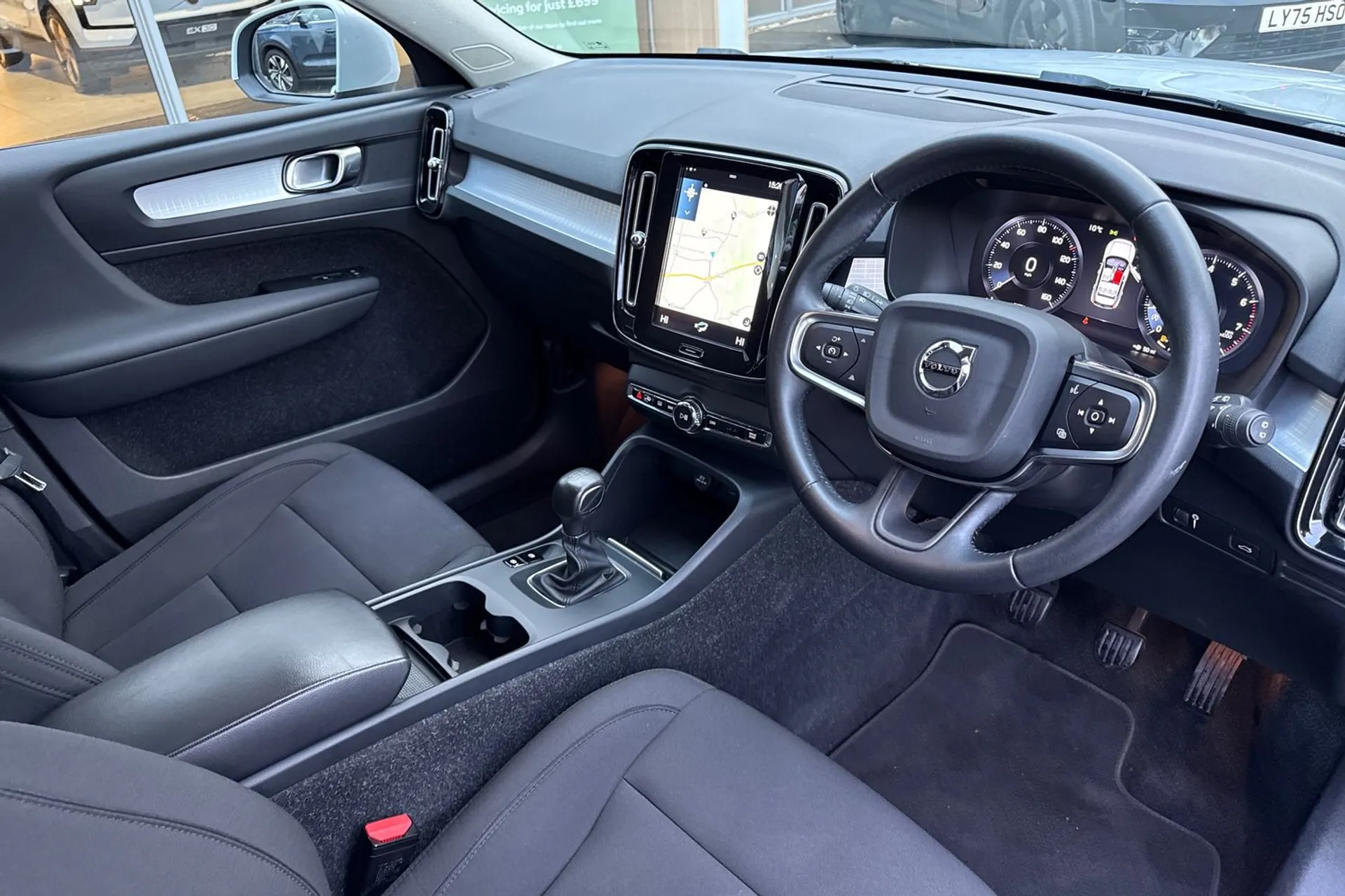 Volvo XC40 thumbnail image number 6