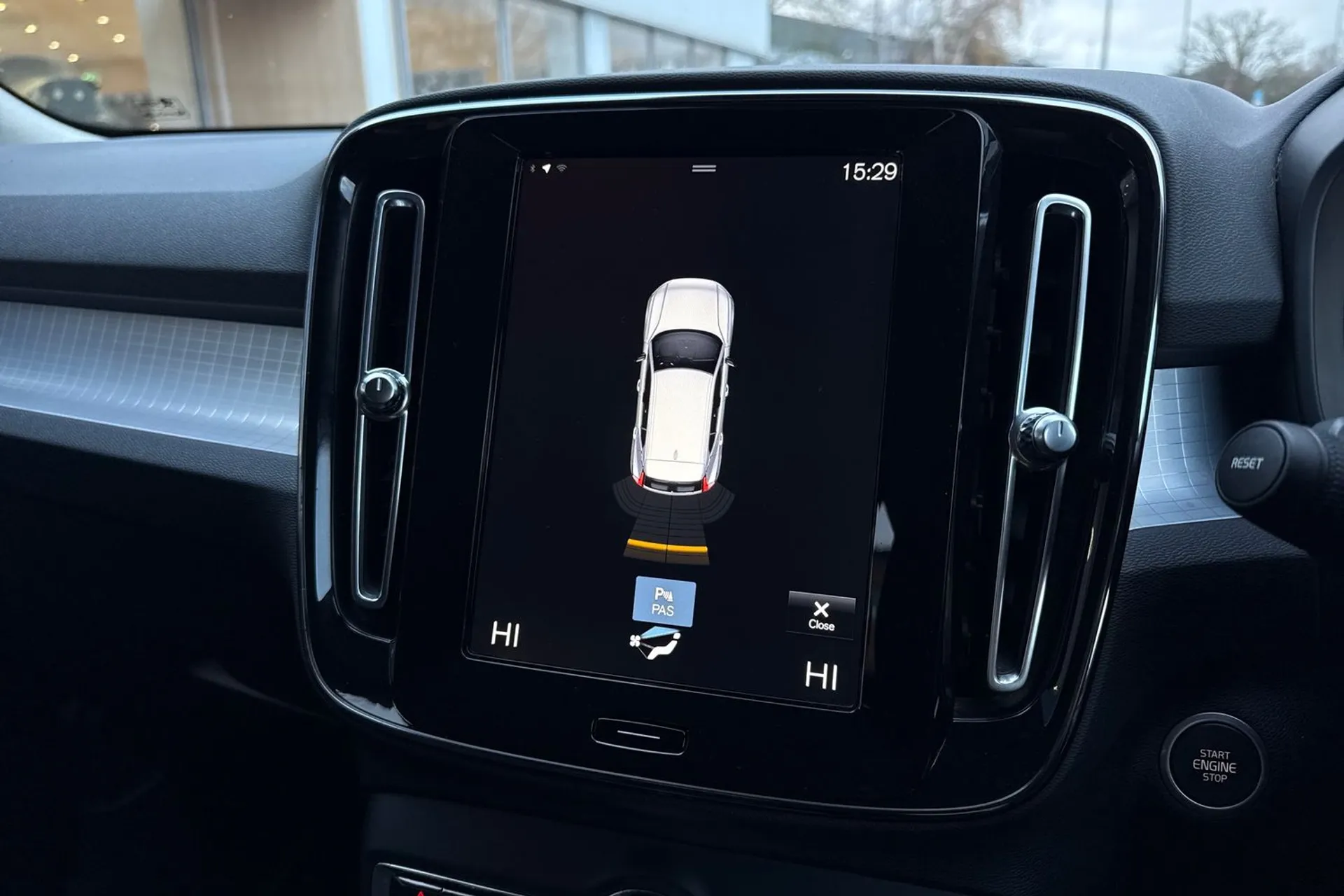 Volvo XC40 thumbnail image number 4