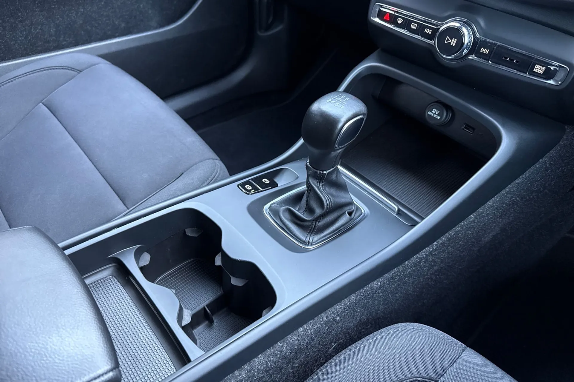 Volvo XC40 thumbnail image number 42