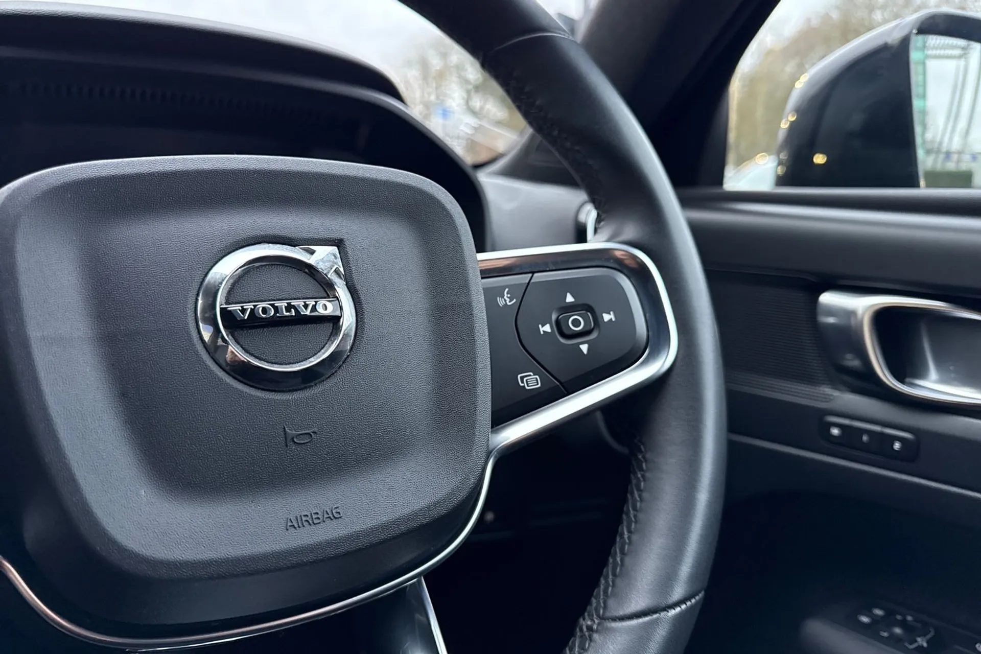 Volvo XC40 thumbnail image number 36