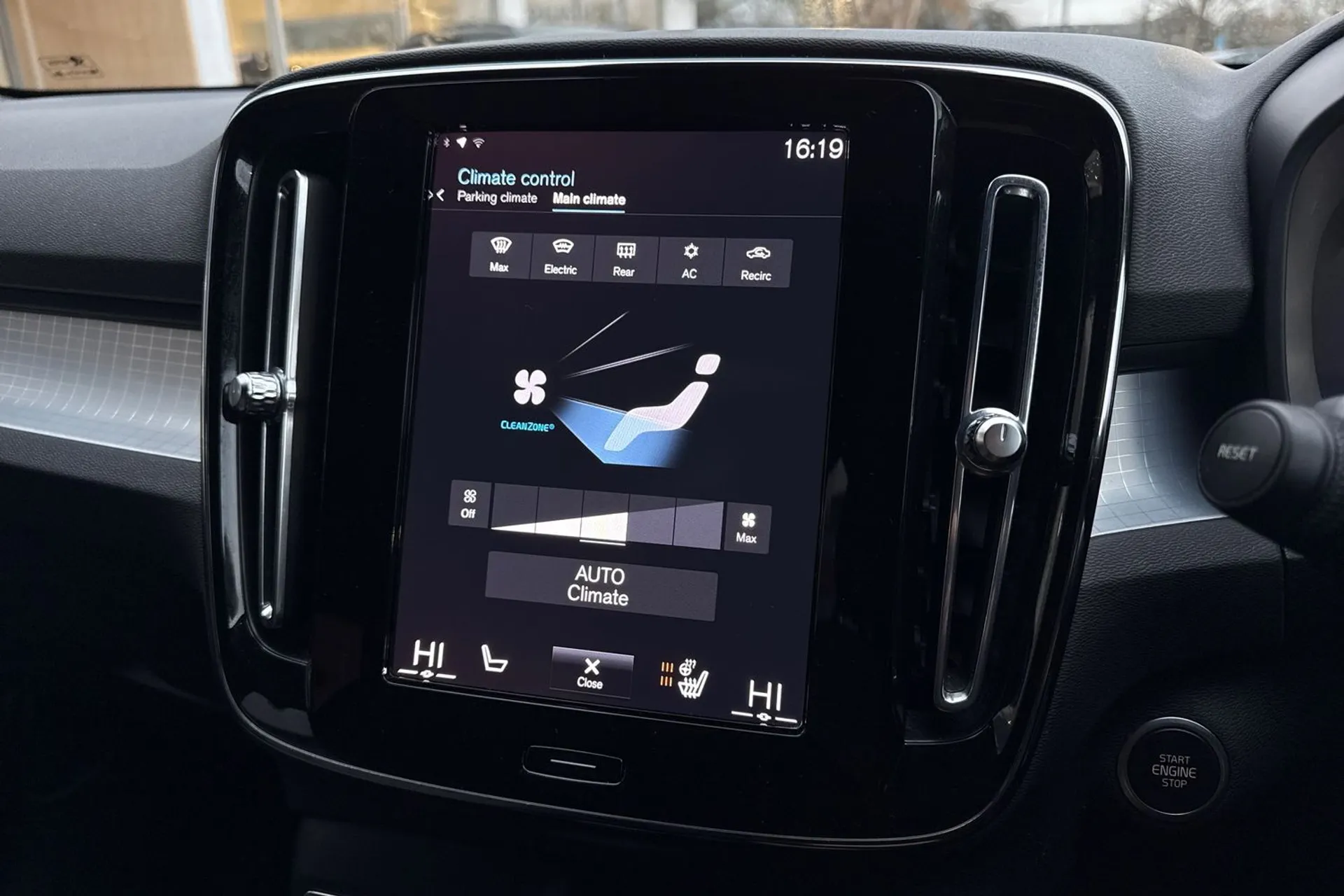 Volvo XC40 thumbnail image number 38