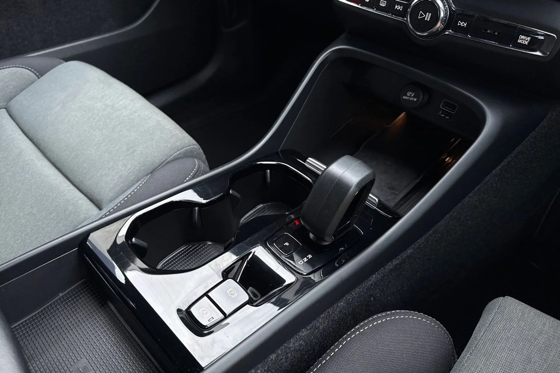 Volvo XC40 thumbnail image number 41