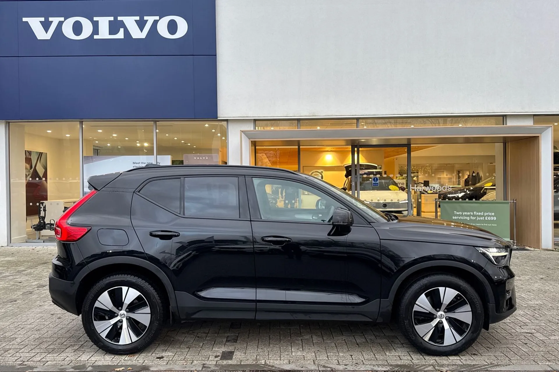 Volvo XC40 thumbnail image number 2