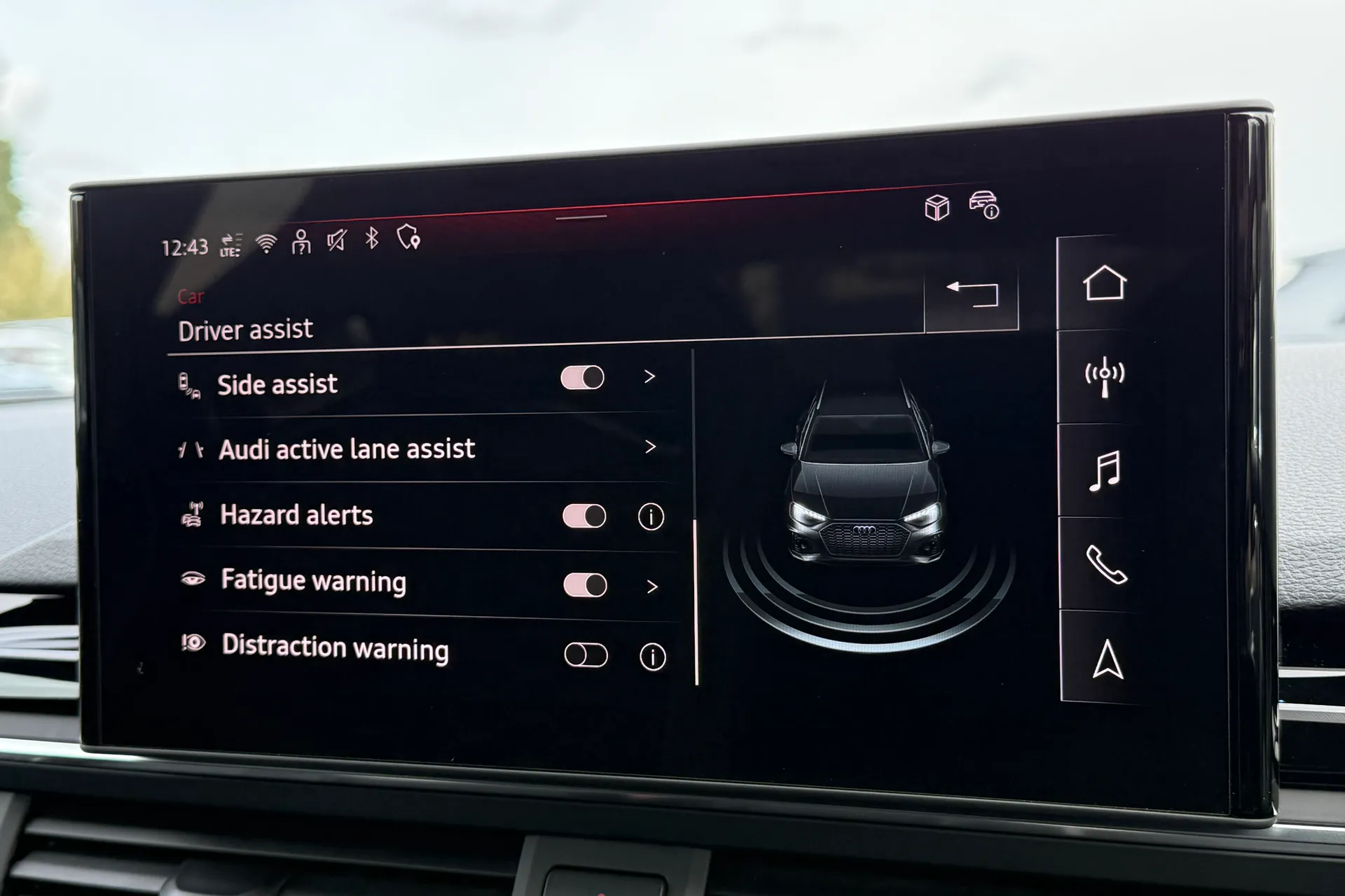 Audi RS4 thumbnail image number 14