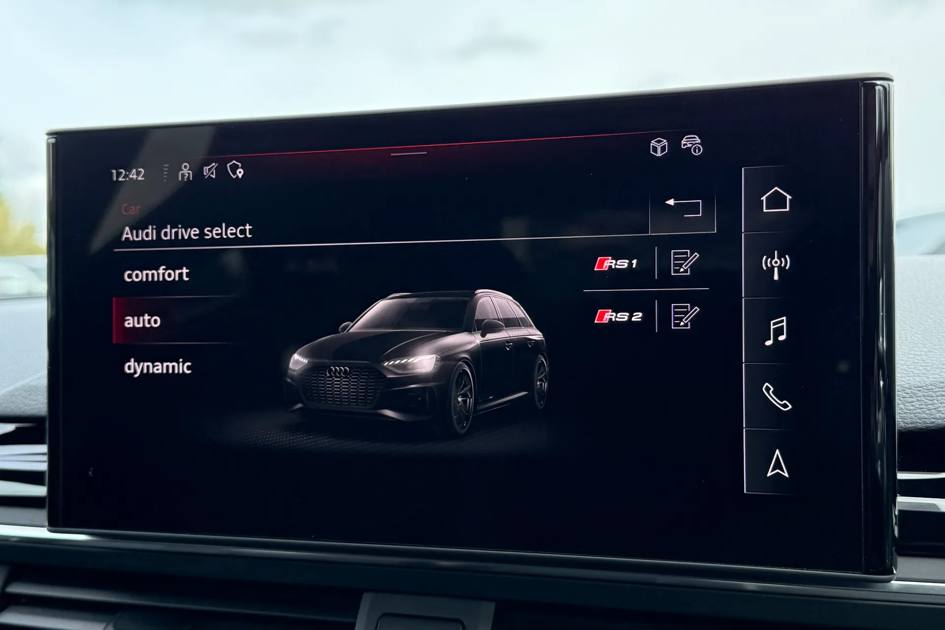 Audi RS4 thumbnail image number 12