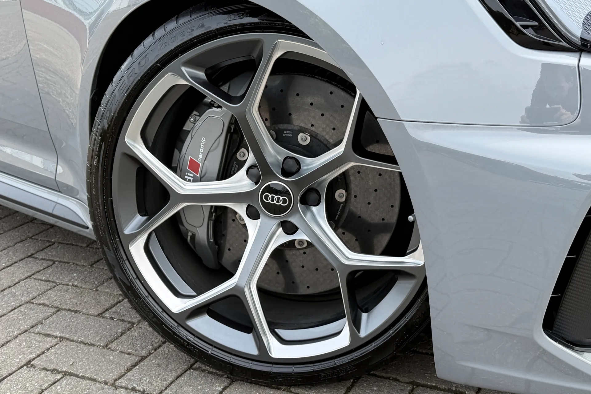 Audi RS4 thumbnail image number 9