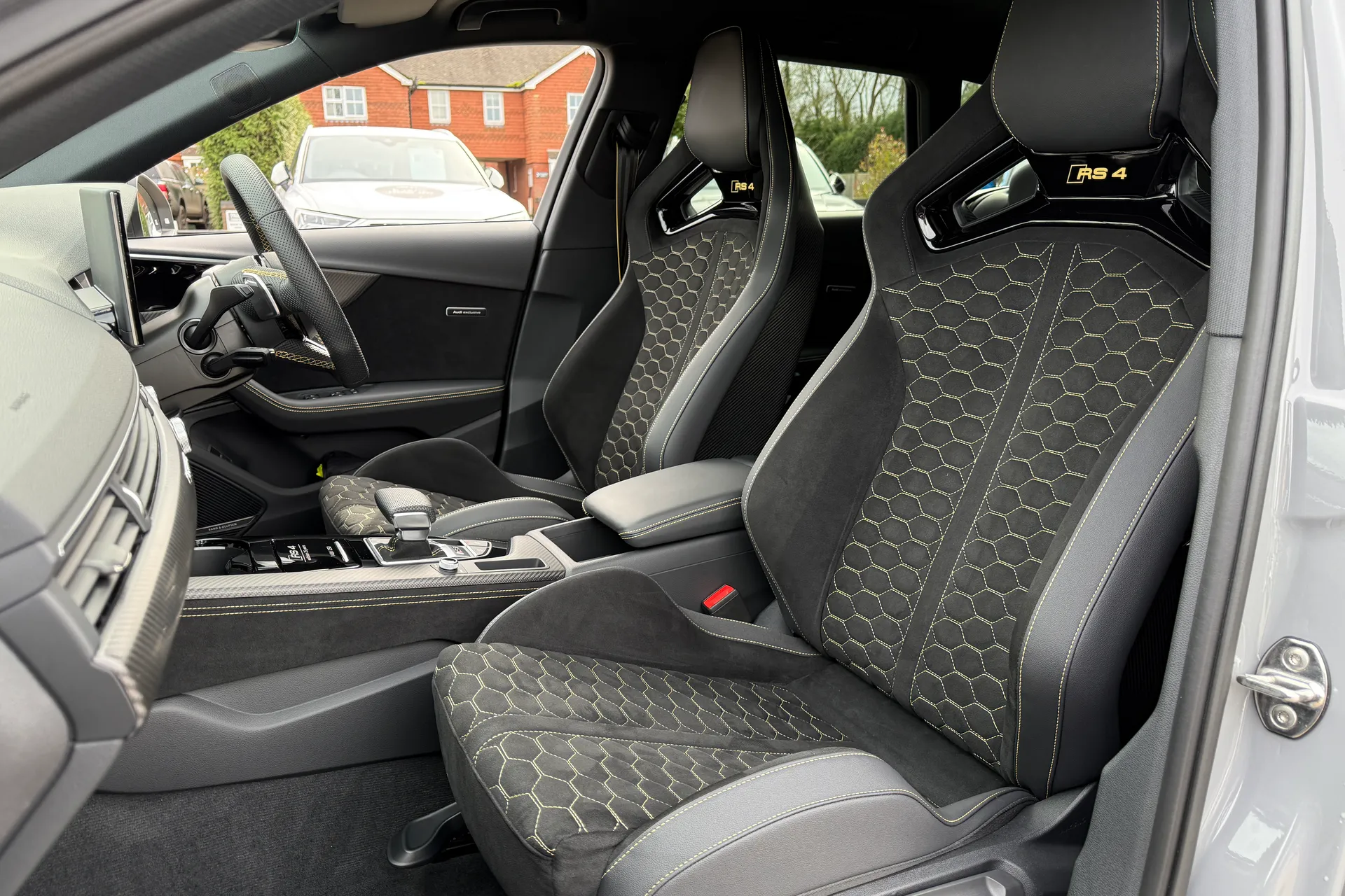 Audi RS4 thumbnail image number 36