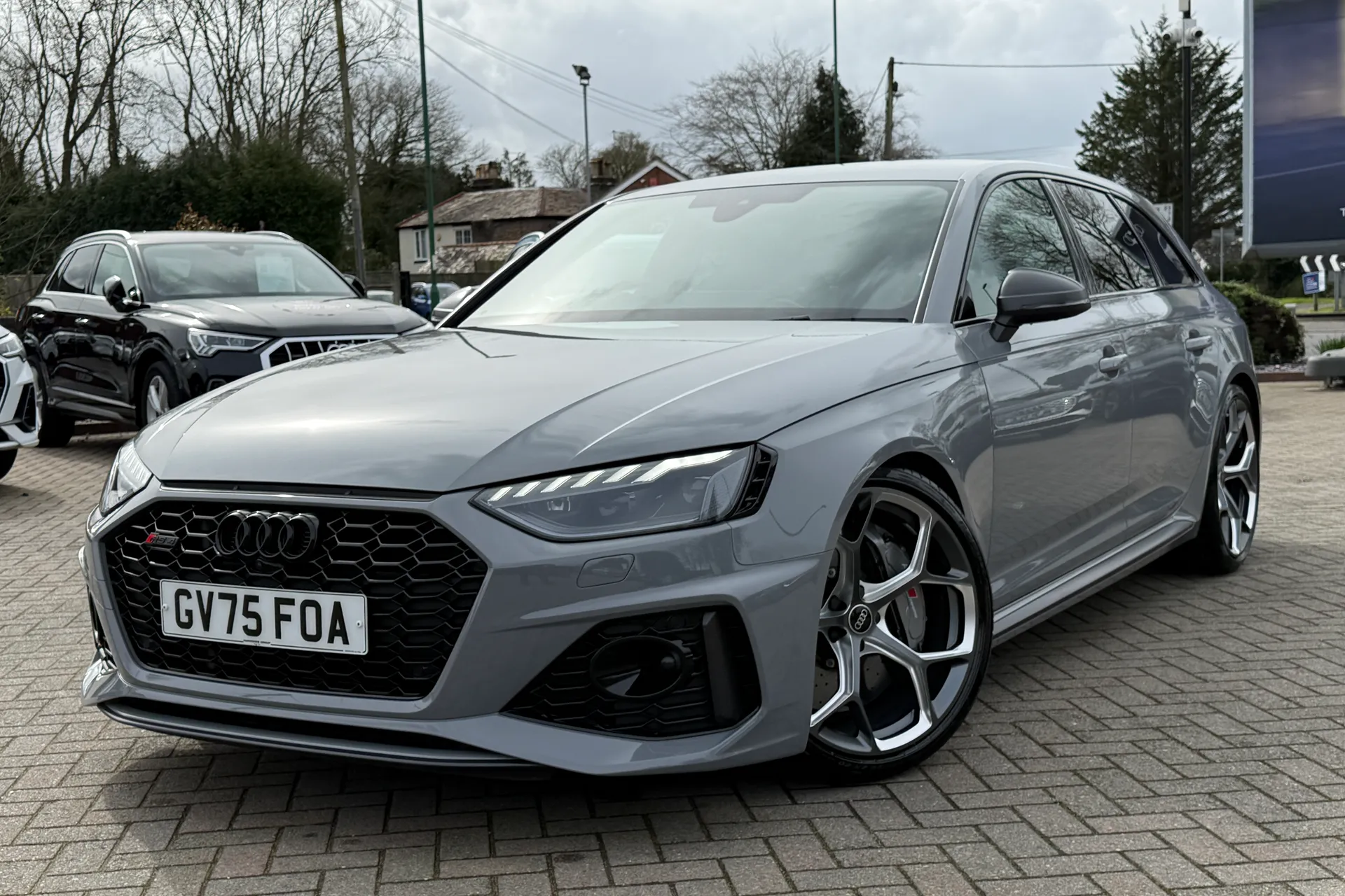 Audi RS4 thumbnail image number 32