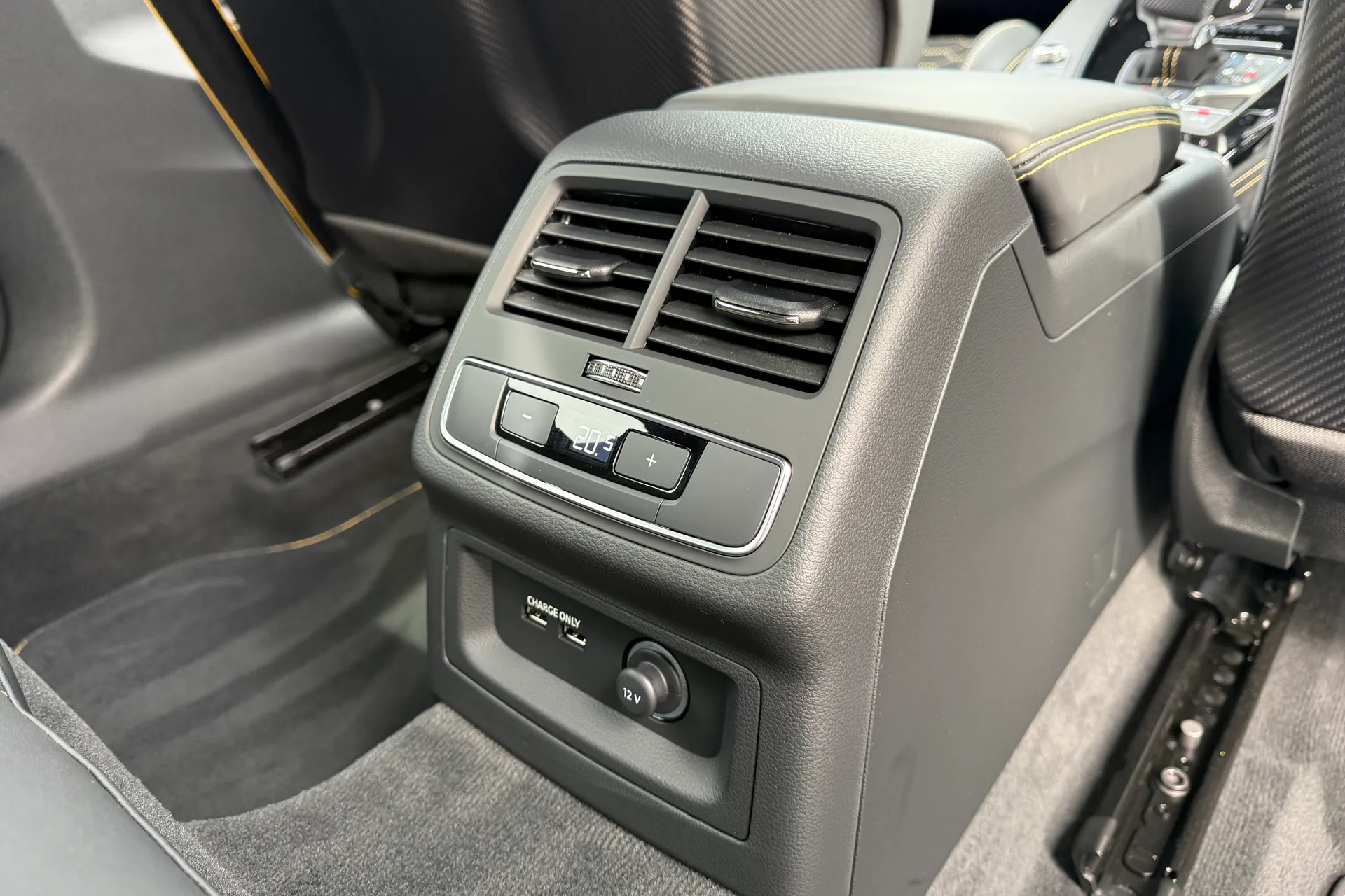 Audi RS4 thumbnail image number 55