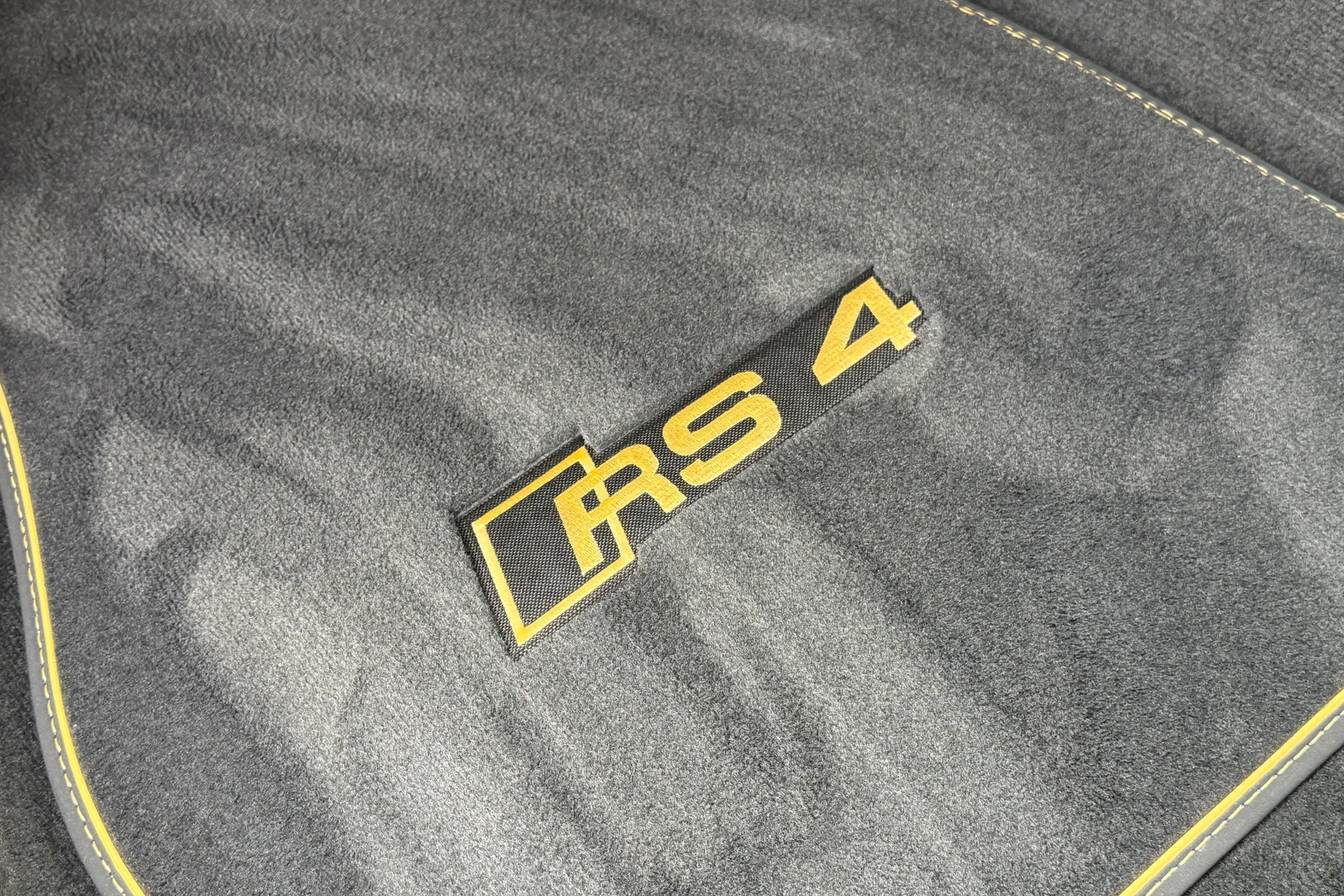 Audi RS4 thumbnail image number 59