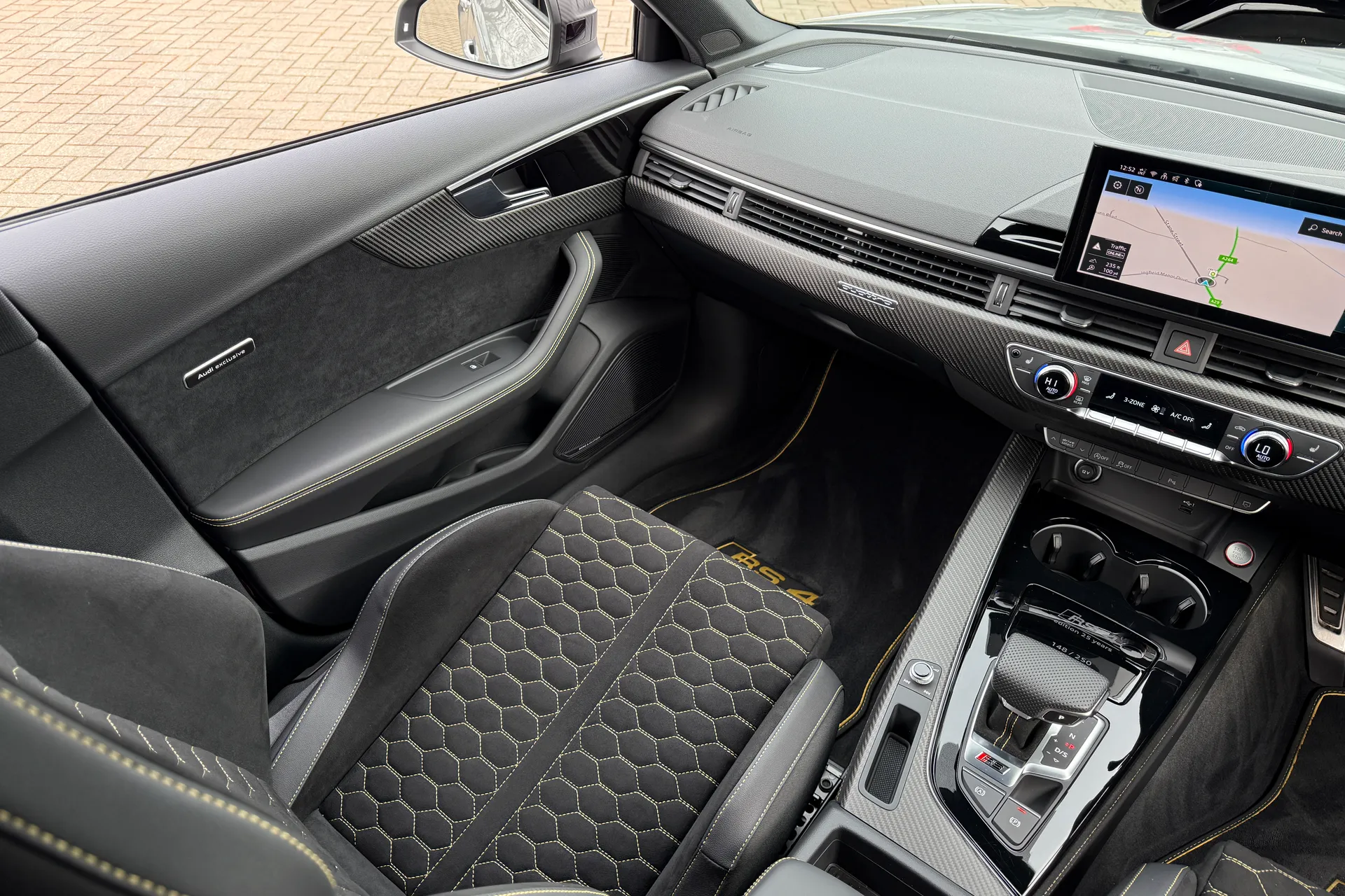 Audi RS4 thumbnail image number 45