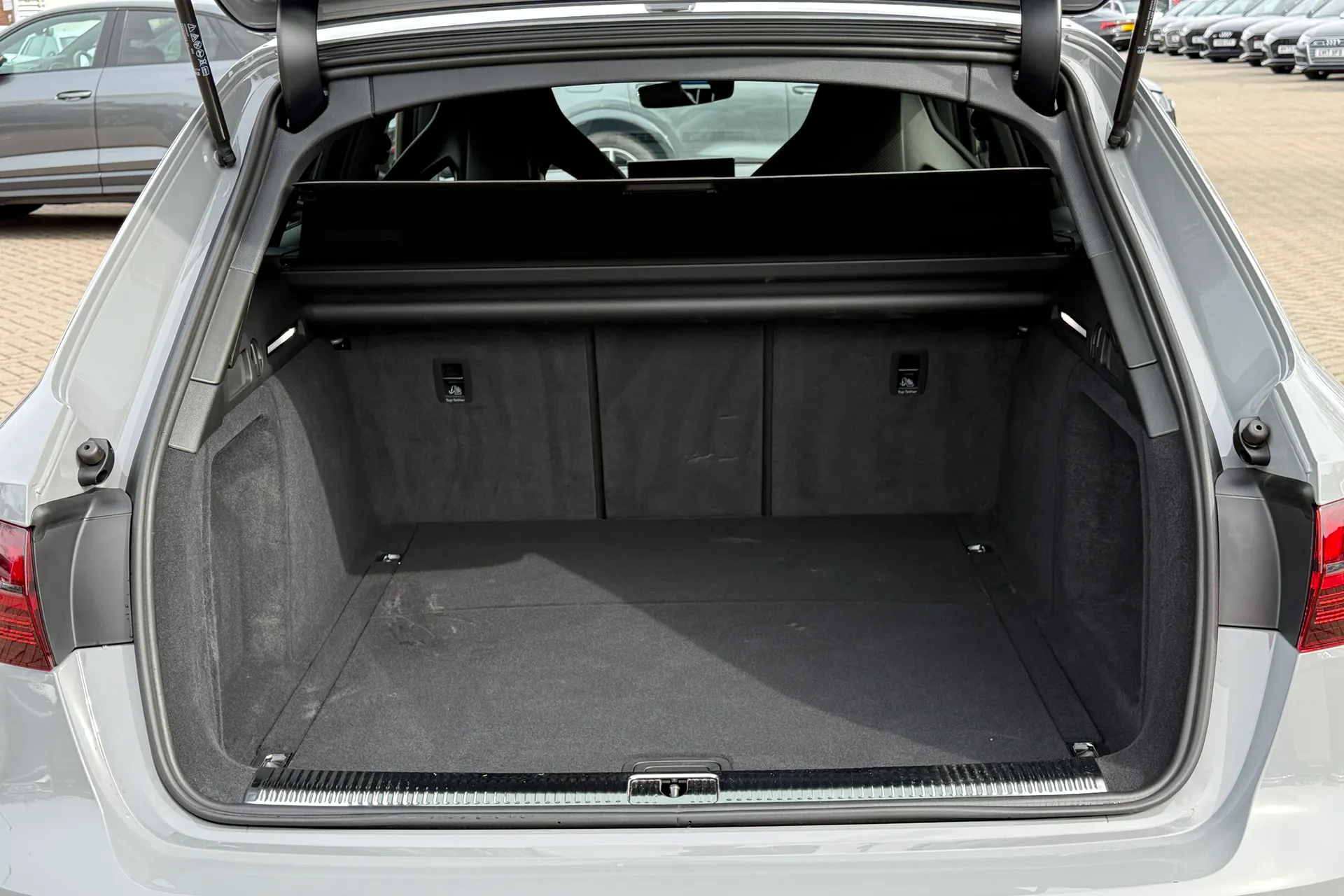 Audi RS4 thumbnail image number 41