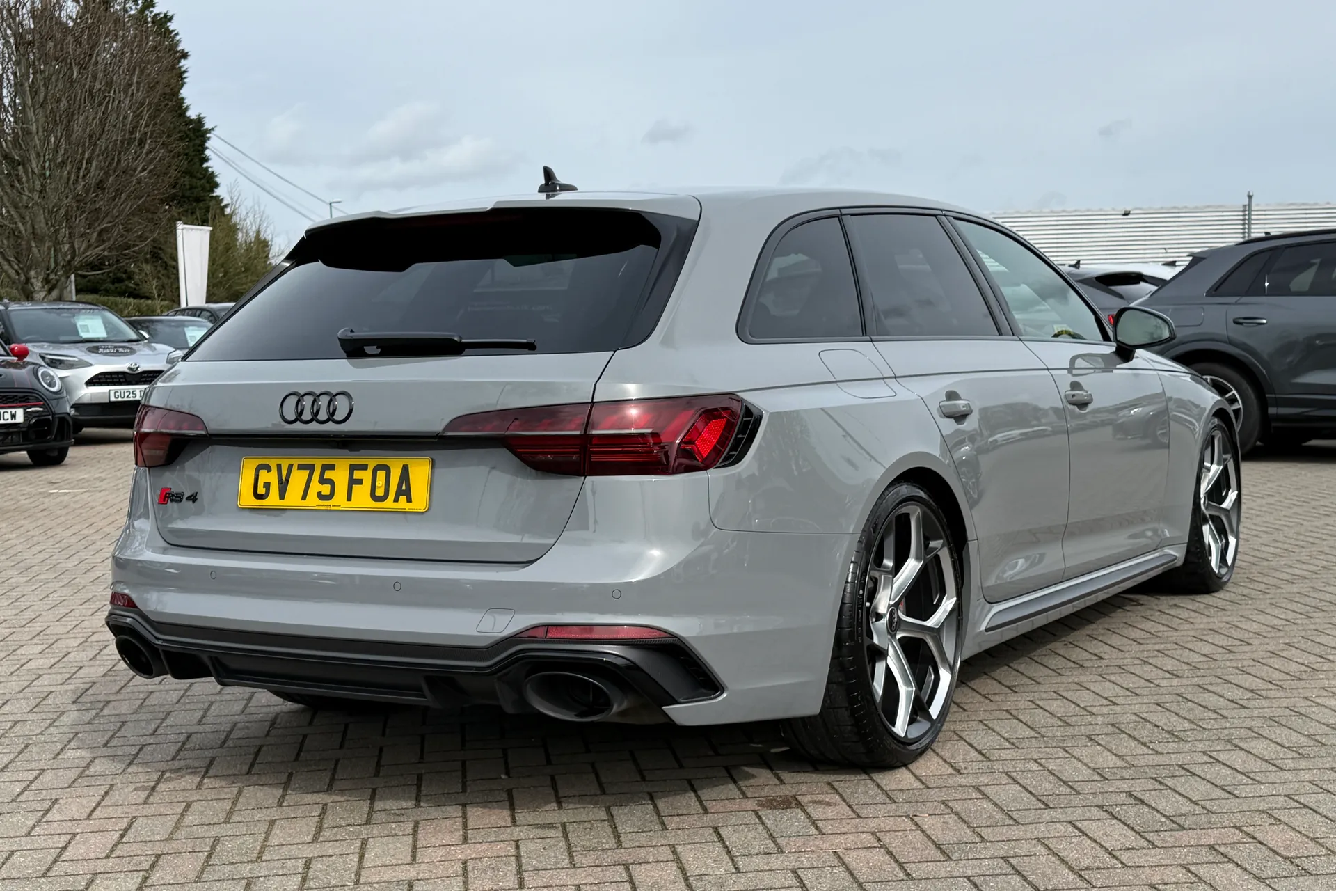 Audi RS4 thumbnail image number 38