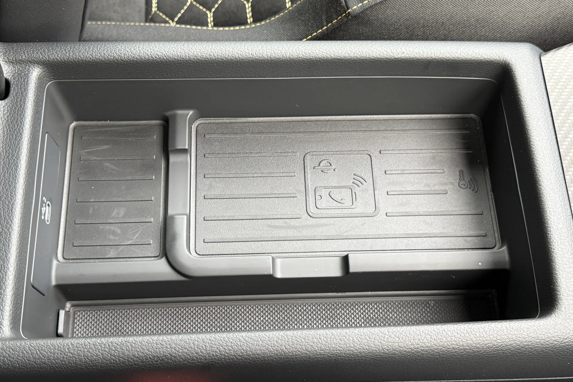 Audi RS4 thumbnail image number 21