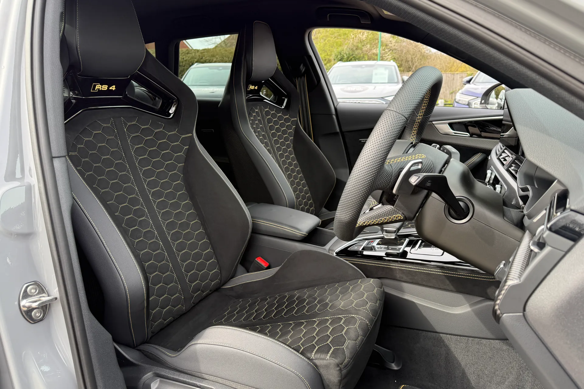 Audi RS4 thumbnail image number 33