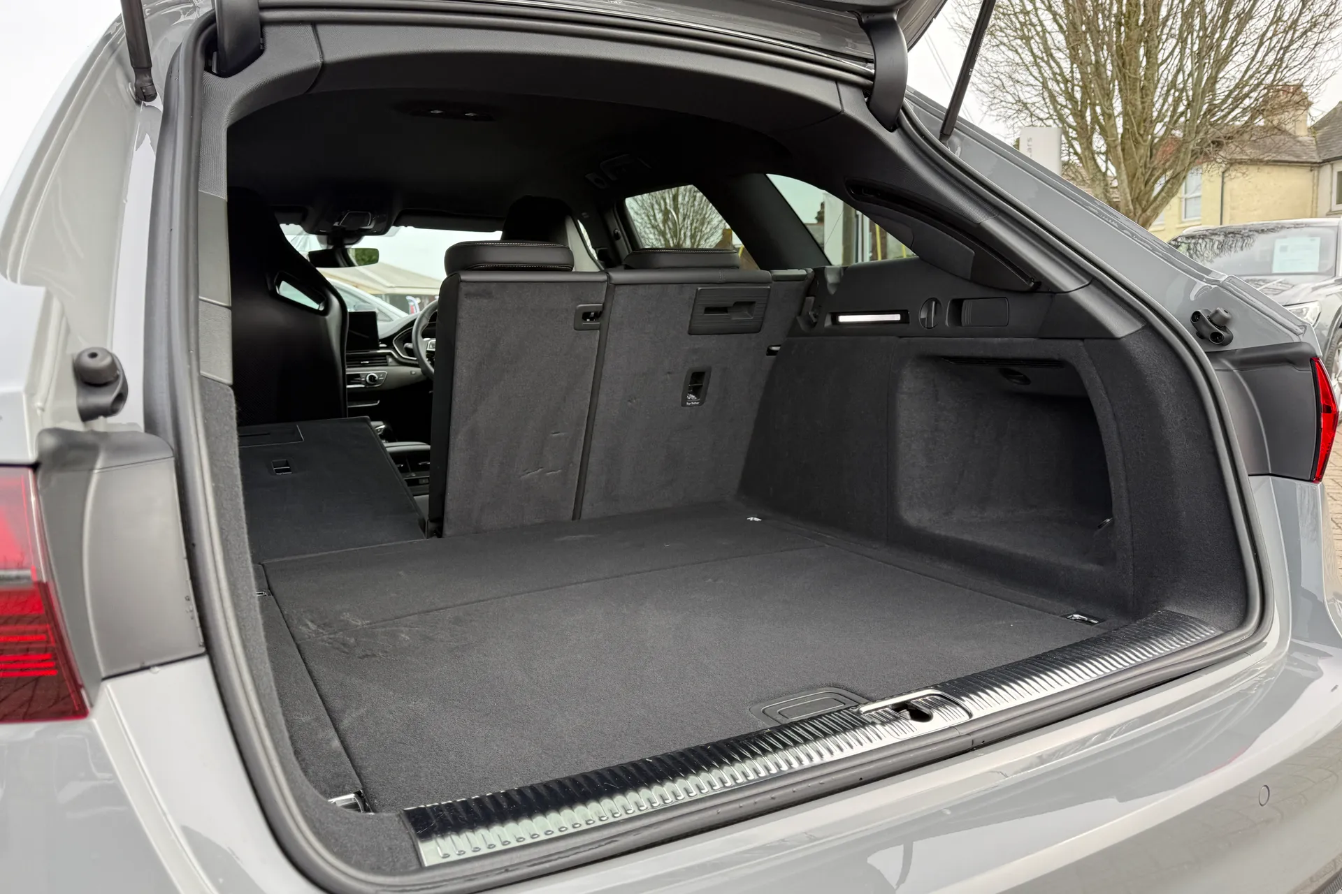 Audi RS4 thumbnail image number 42