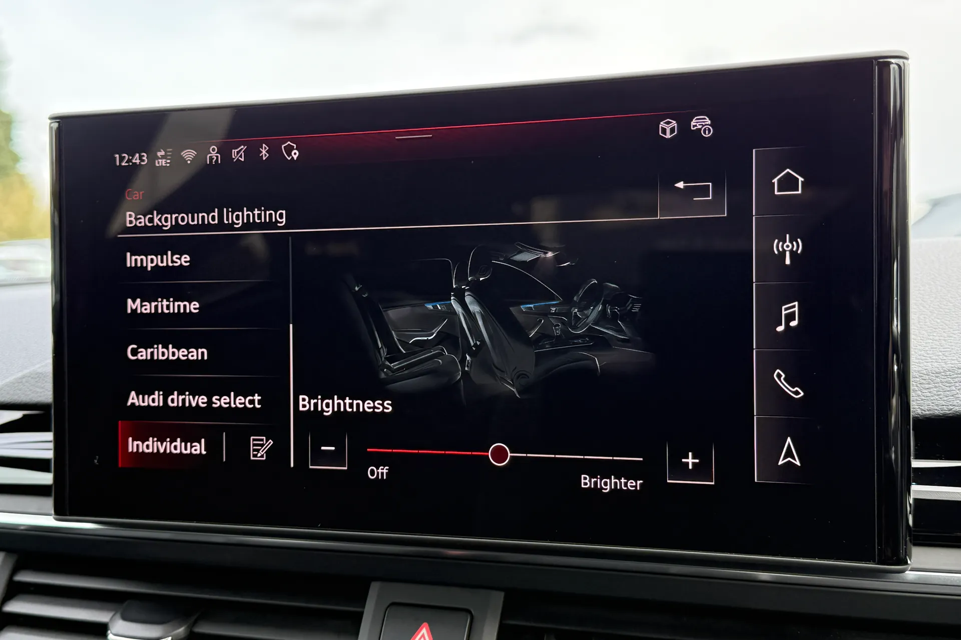 Audi RS4 thumbnail image number 15