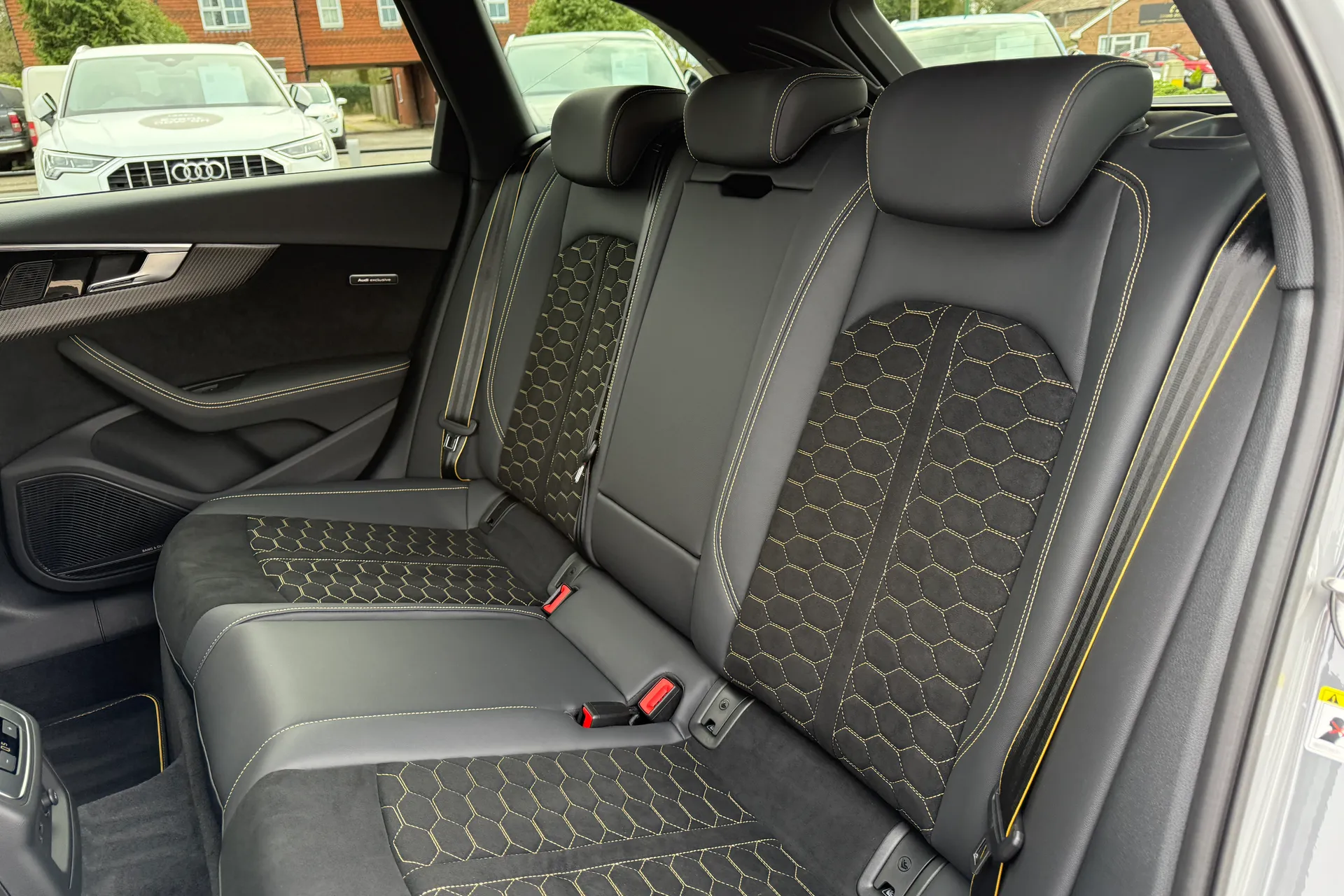 Audi RS4 thumbnail image number 49