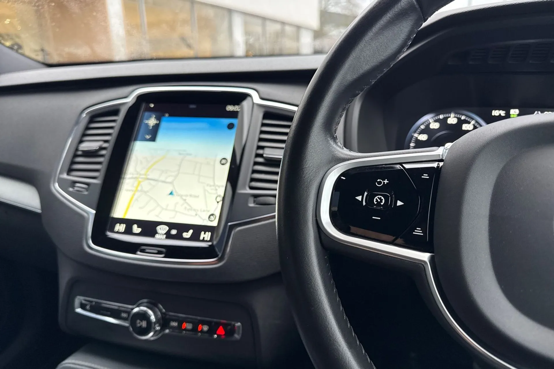 Volvo XC90 thumbnail image number 40