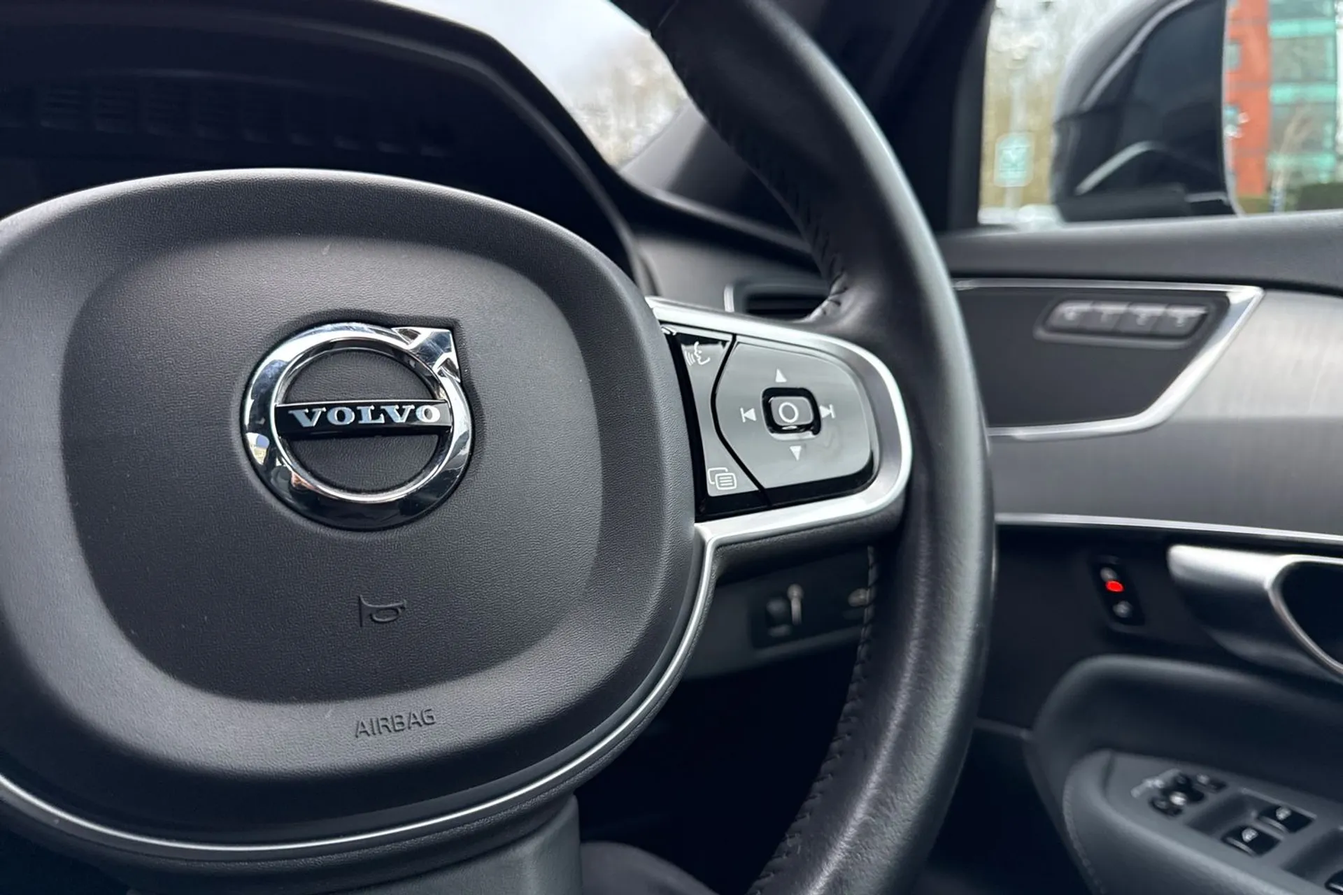 Volvo XC90 thumbnail image number 41