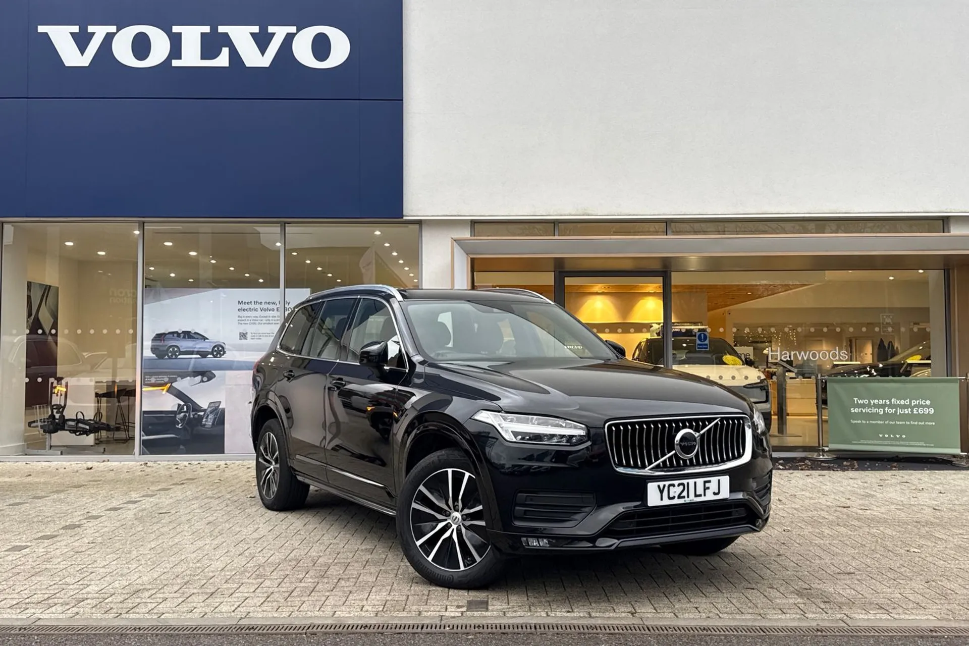 Volvo XC90 focused image
