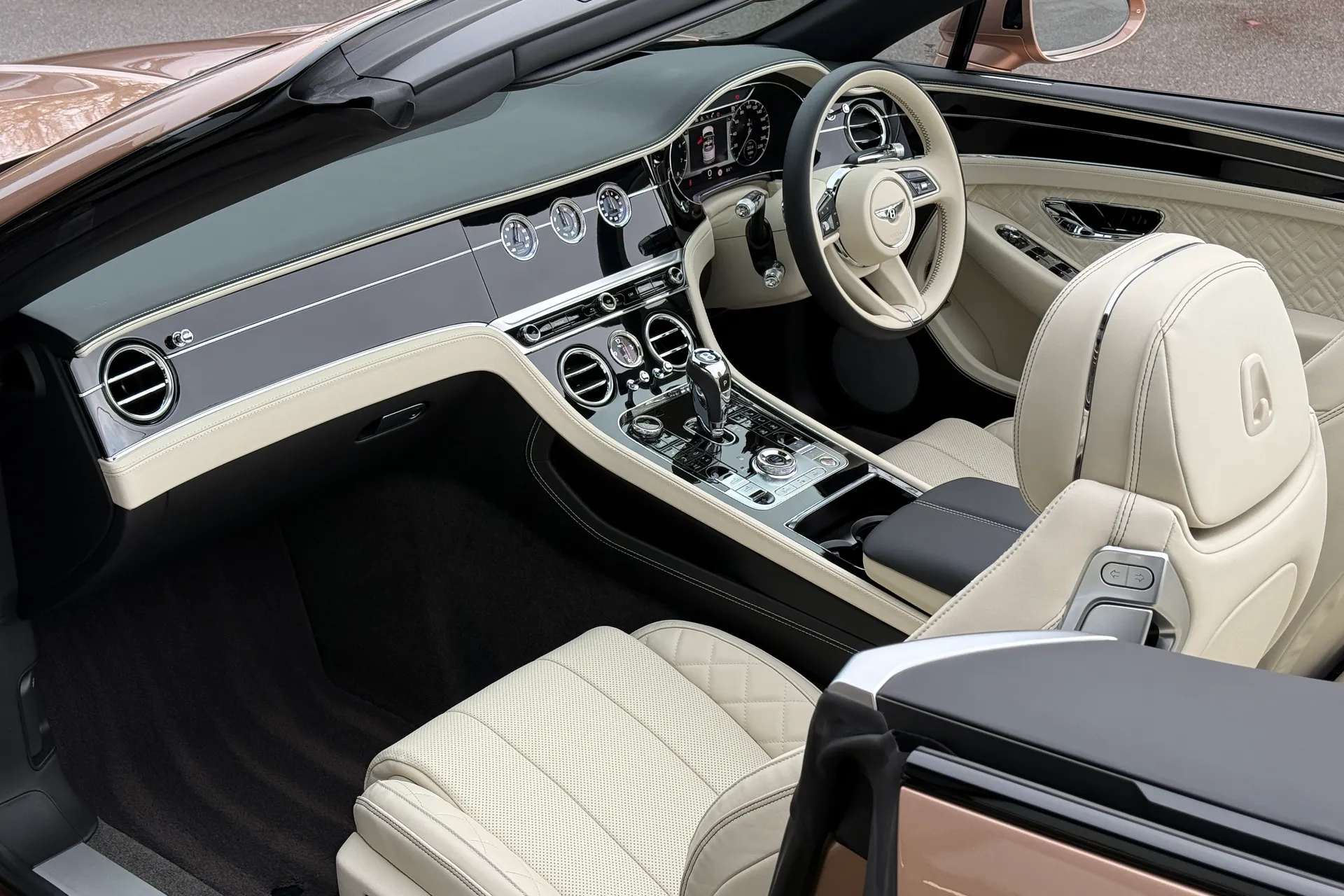 Bentley CONTINENTAL GTC thumbnail image number 16