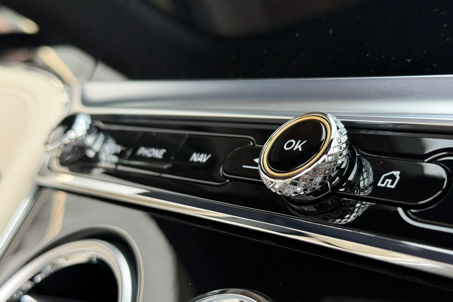 Bentley CONTINENTAL GTC thumbnail image number 35