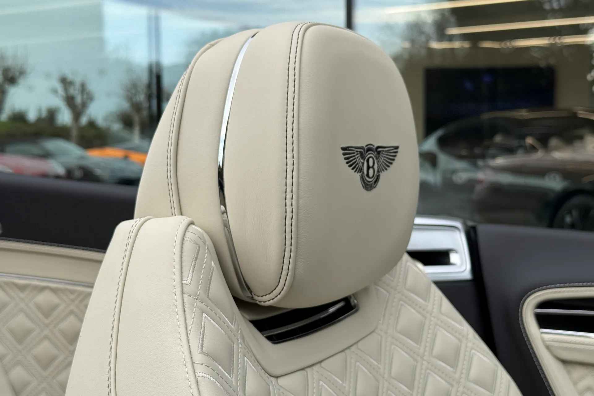 Bentley CONTINENTAL GTC thumbnail image number 24