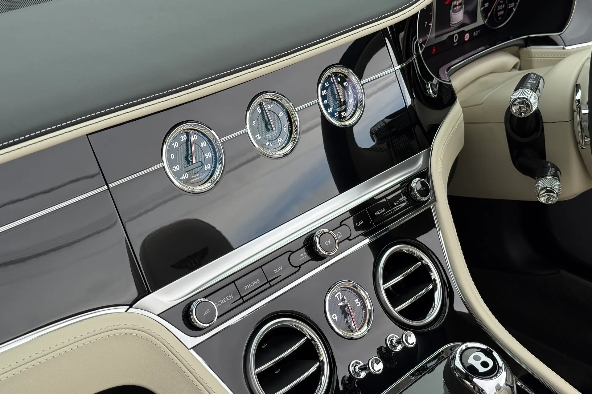 Bentley CONTINENTAL GTC thumbnail image number 21