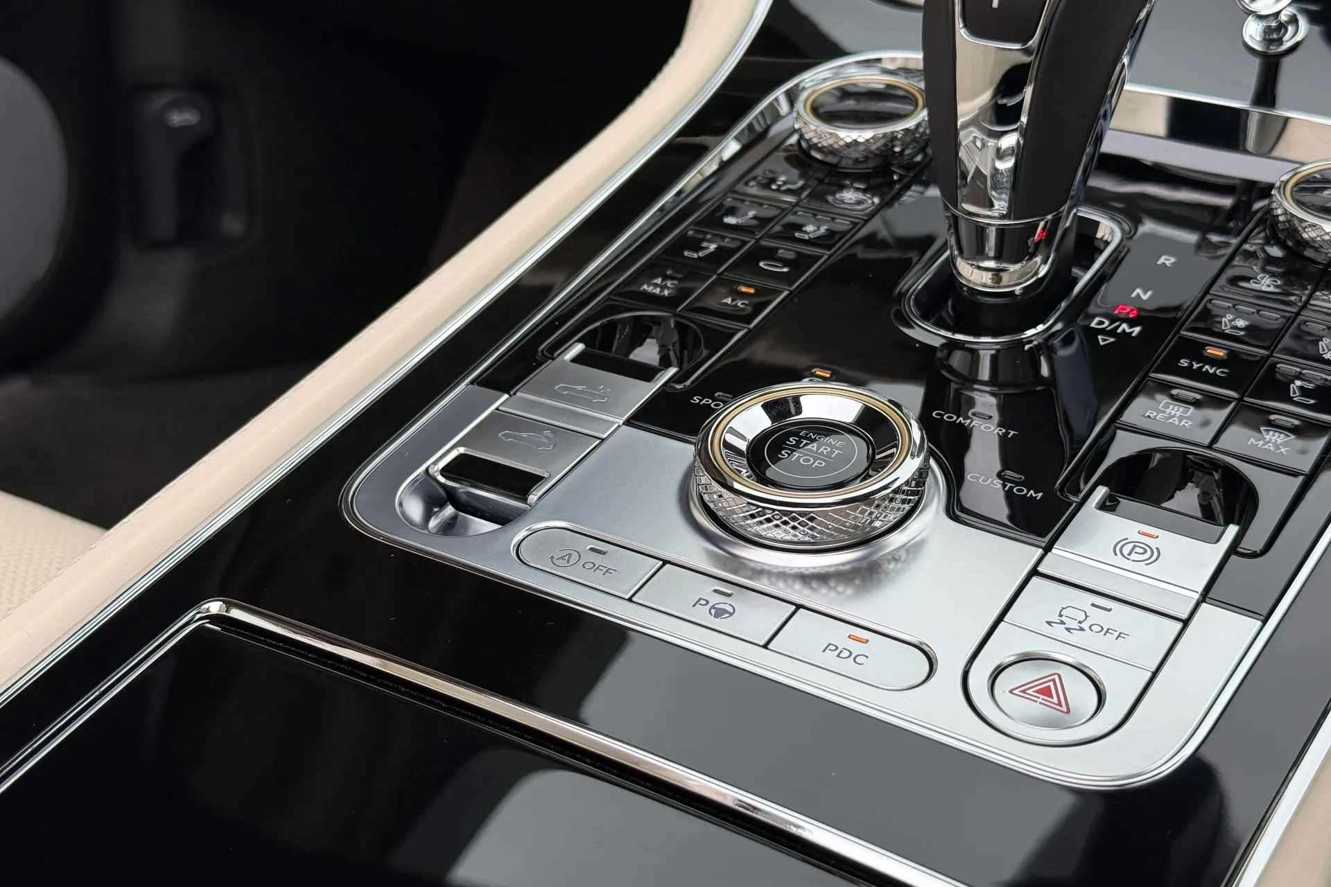 Bentley CONTINENTAL GTC thumbnail image number 25