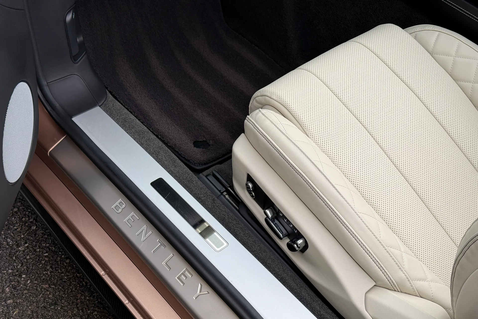 Bentley CONTINENTAL GTC thumbnail image number 15