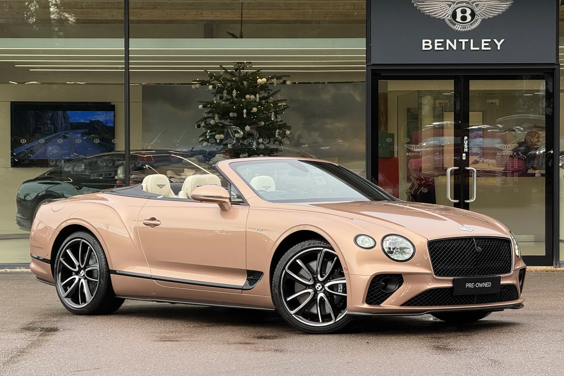 Bentley CONTINENTAL GTC focused image