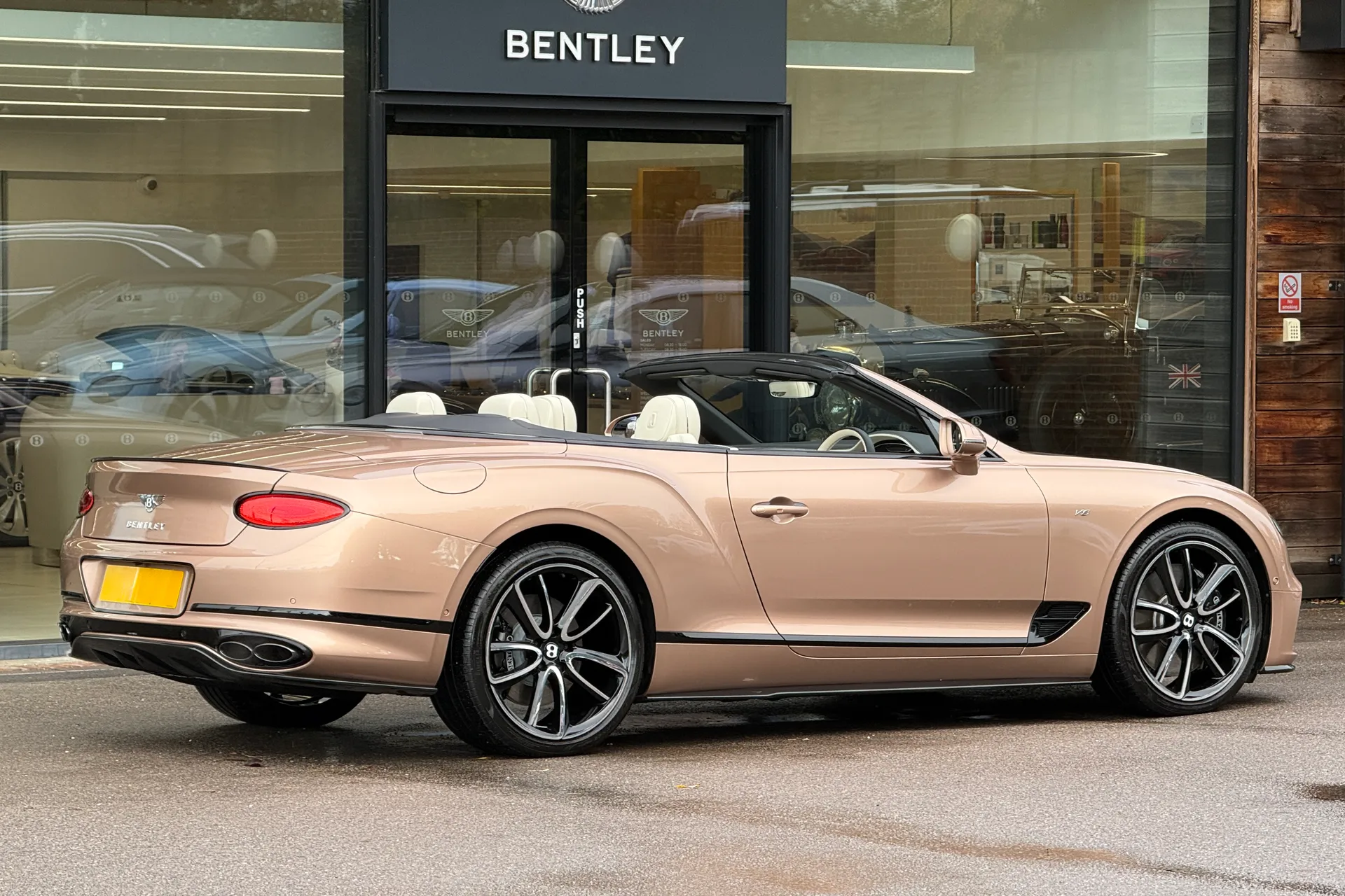 Bentley CONTINENTAL GTC thumbnail image number 11
