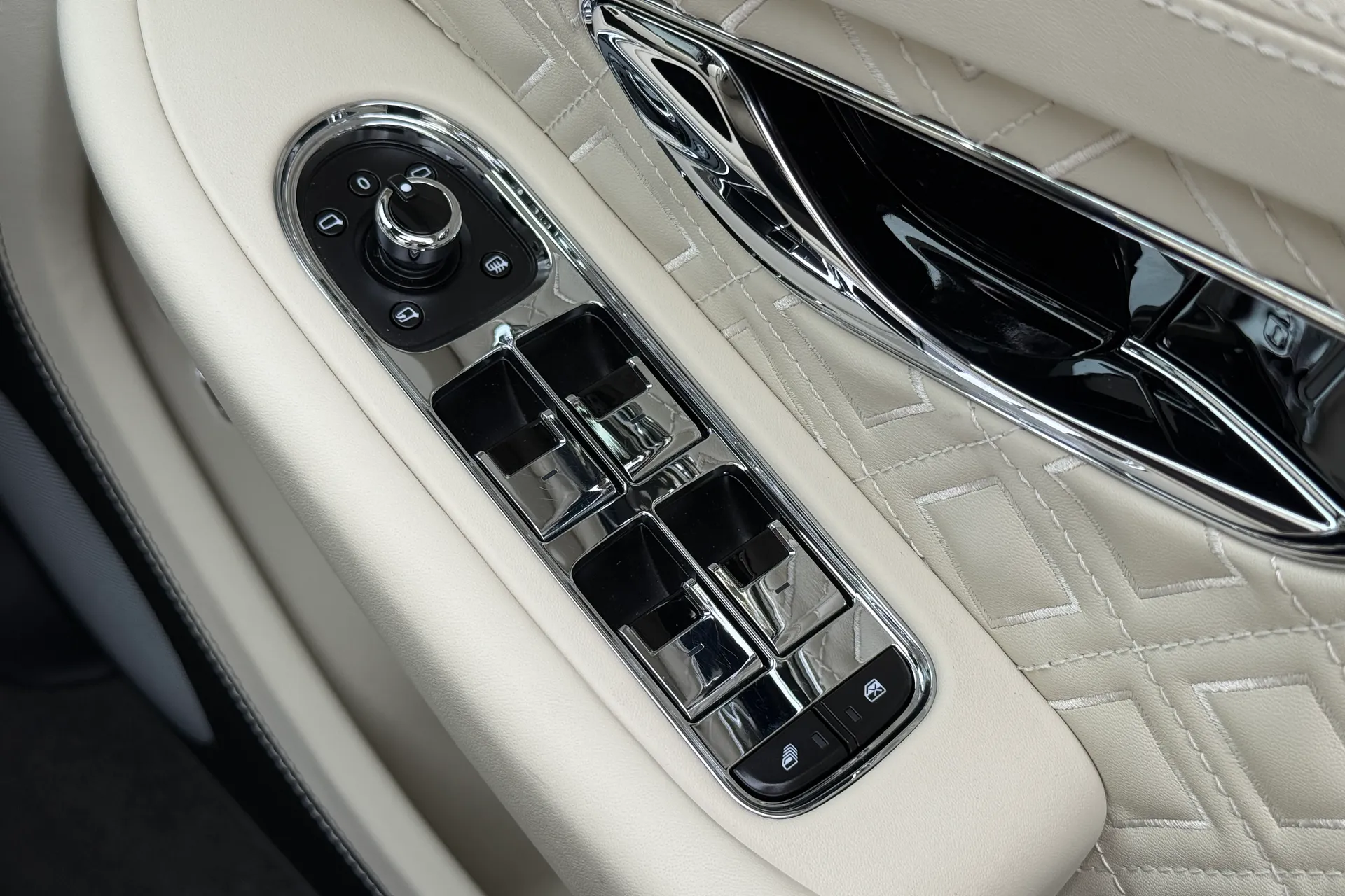 Bentley CONTINENTAL GTC thumbnail image number 37