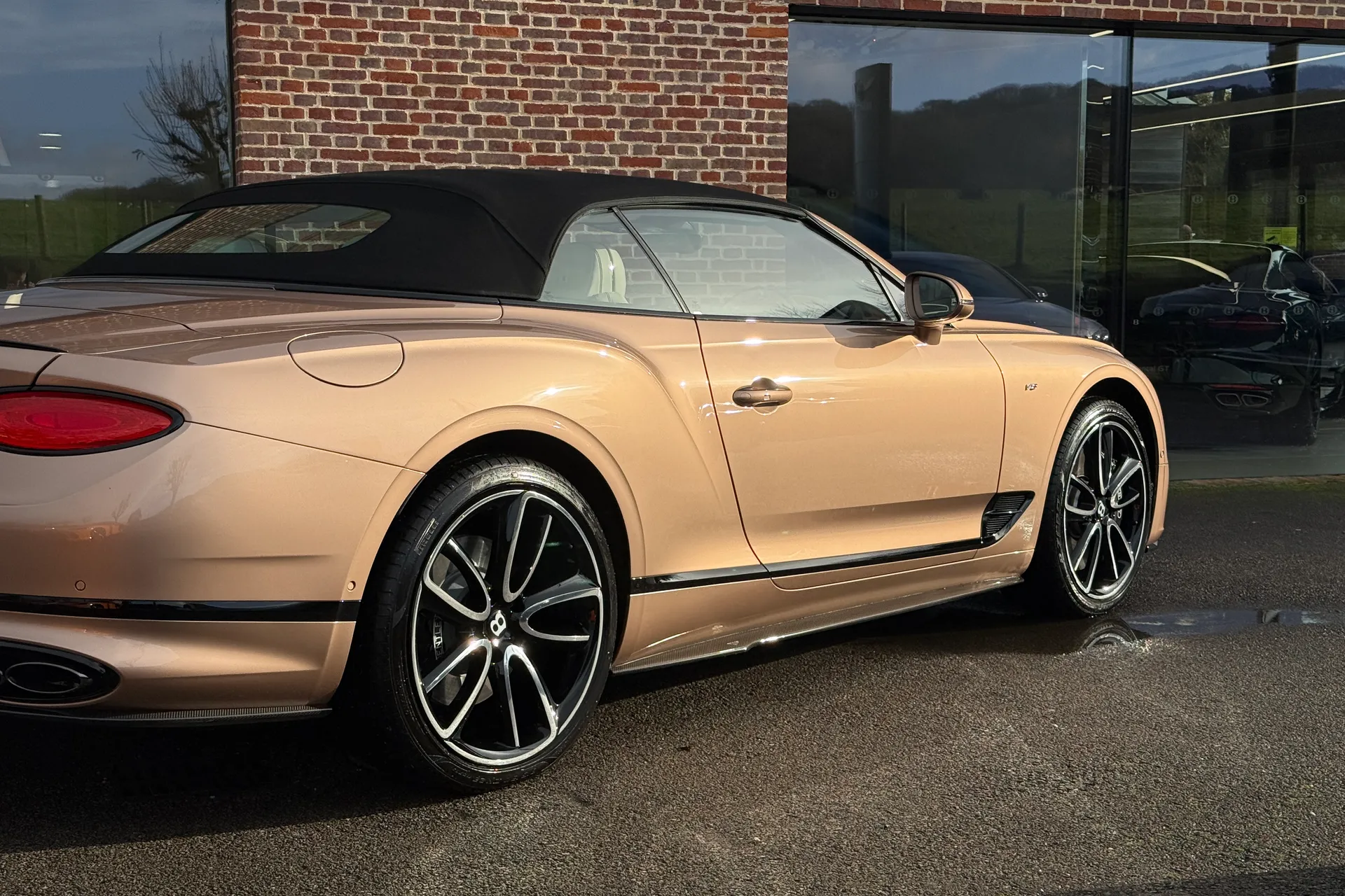 Bentley CONTINENTAL GTC thumbnail image number 52