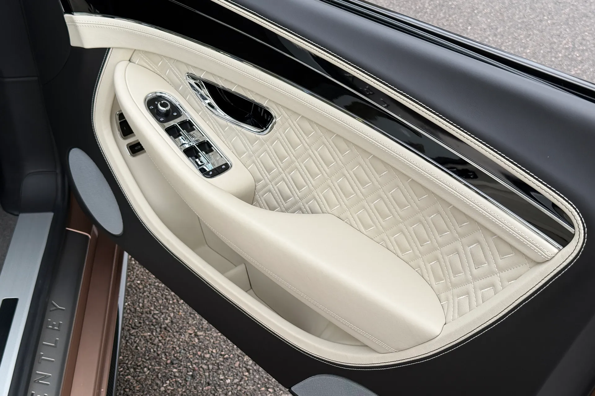 Bentley CONTINENTAL GTC thumbnail image number 12