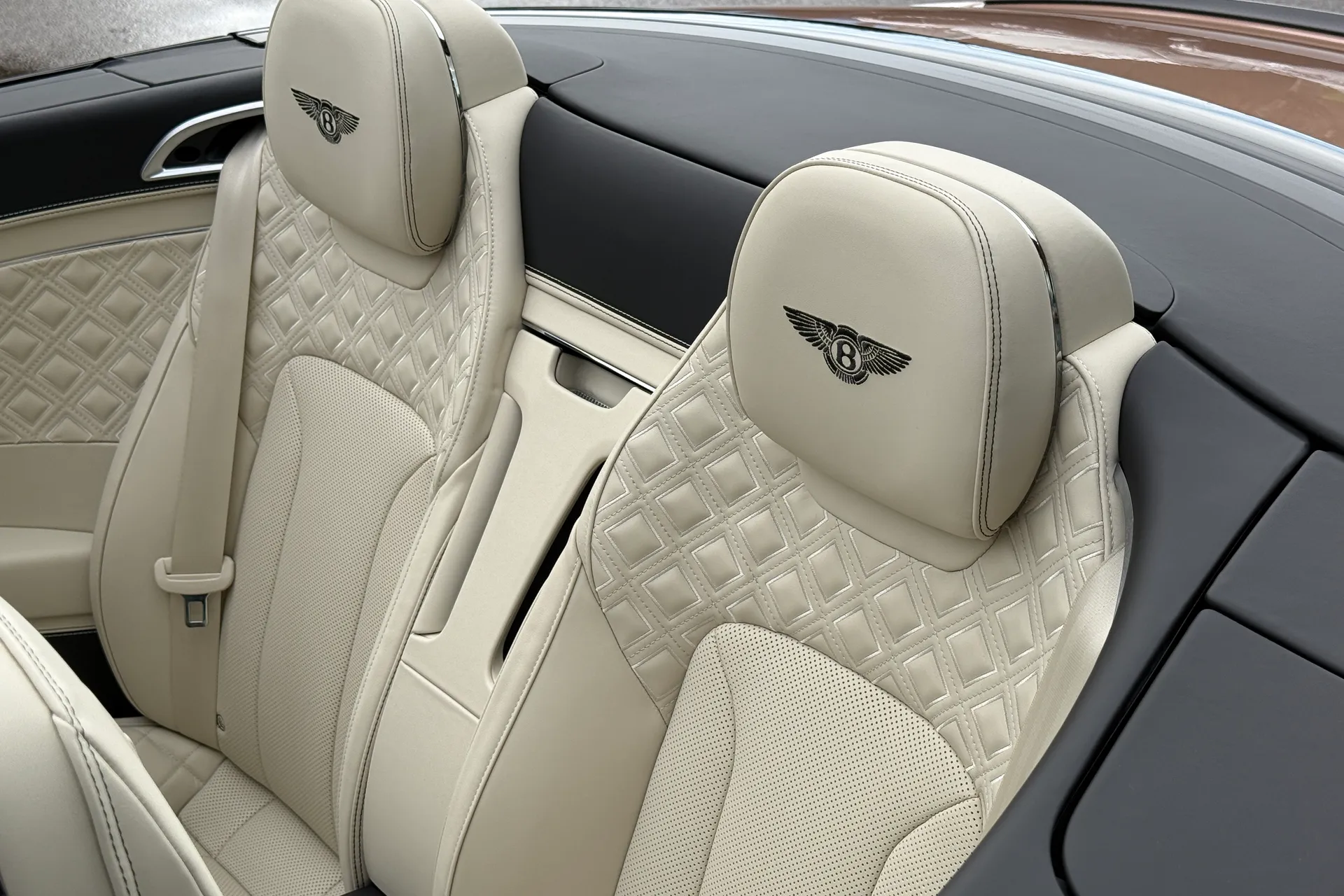 Bentley CONTINENTAL GTC thumbnail image number 17