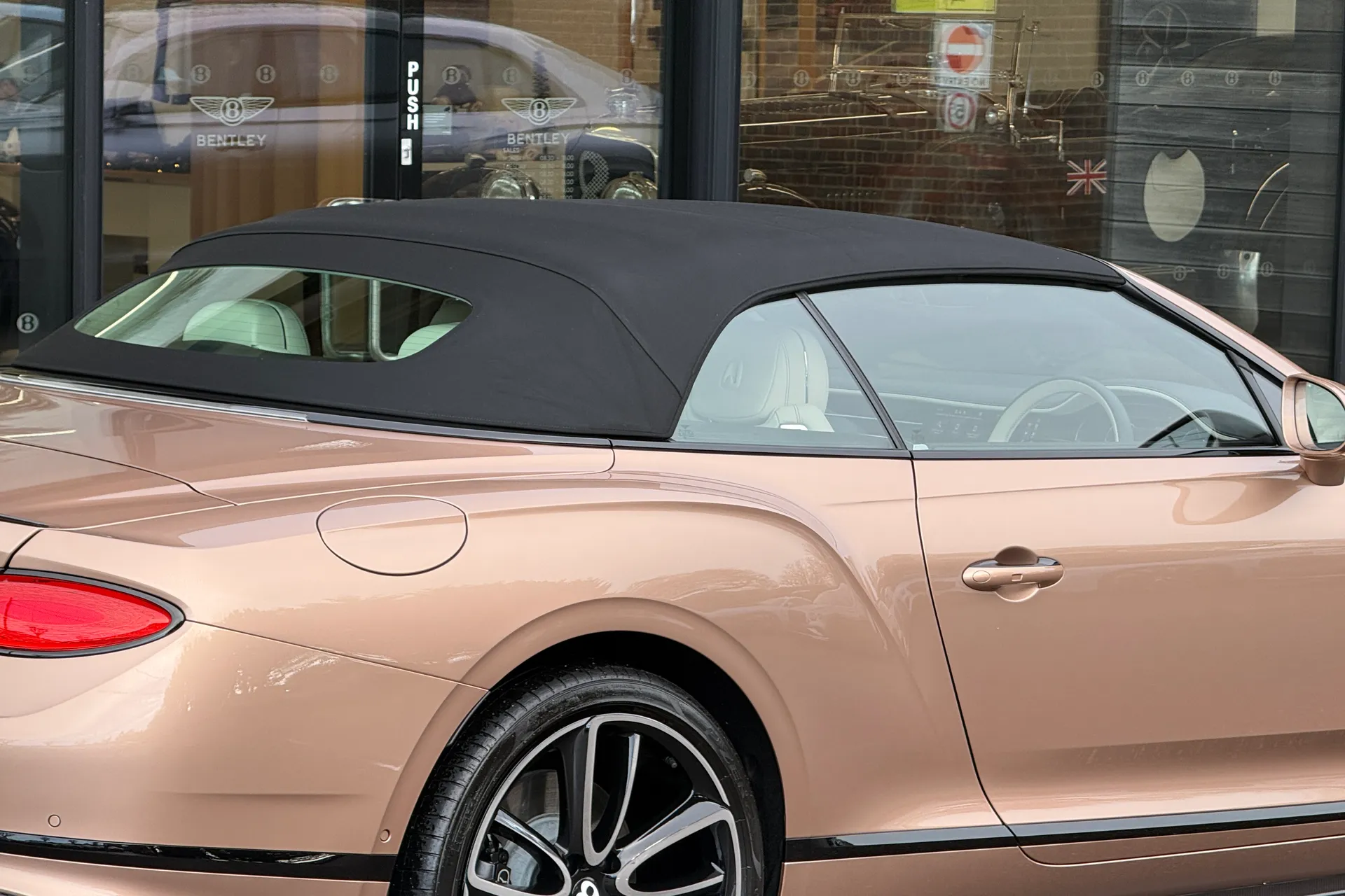 Bentley CONTINENTAL GTC thumbnail image number 43