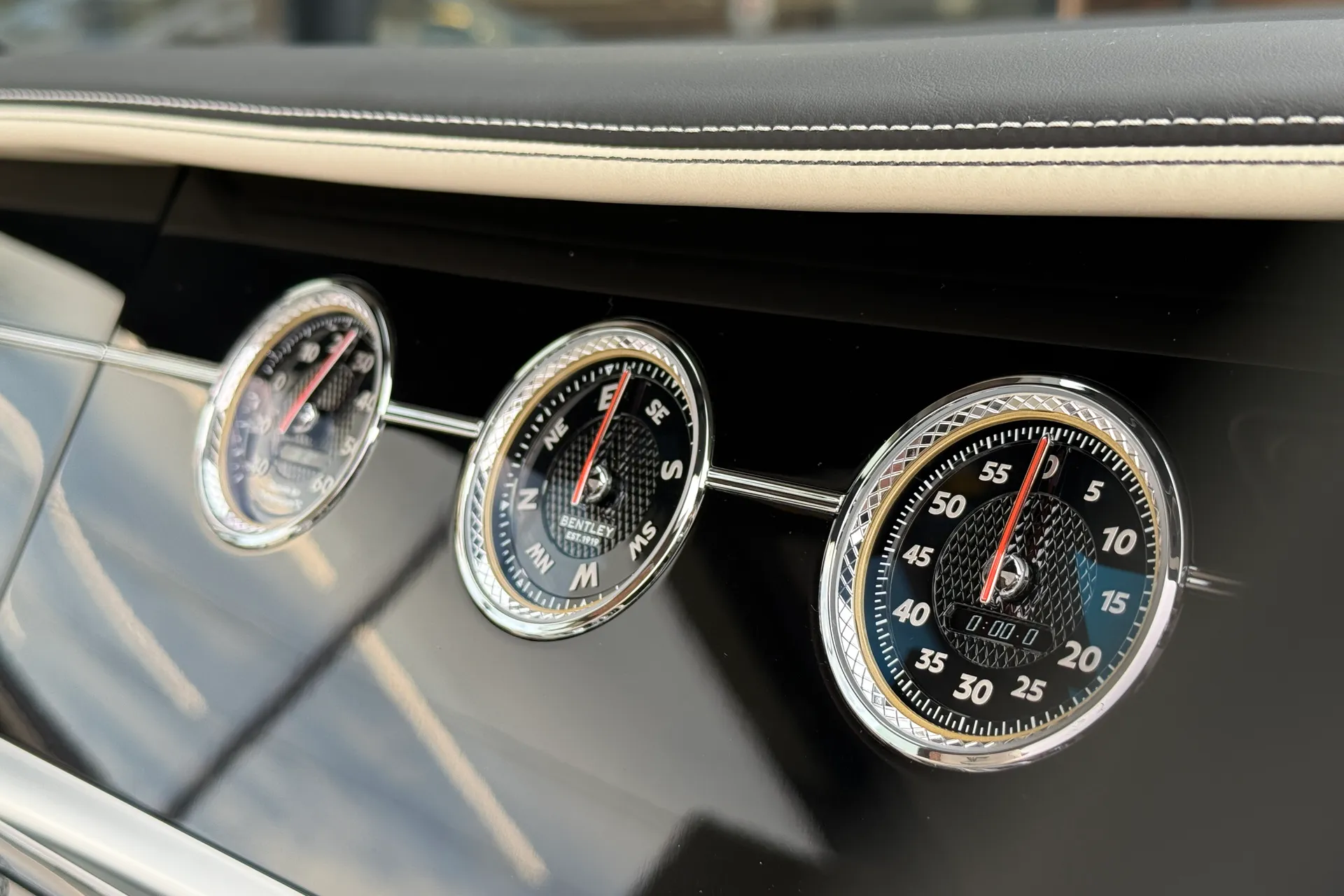 Bentley CONTINENTAL GTC thumbnail image number 4