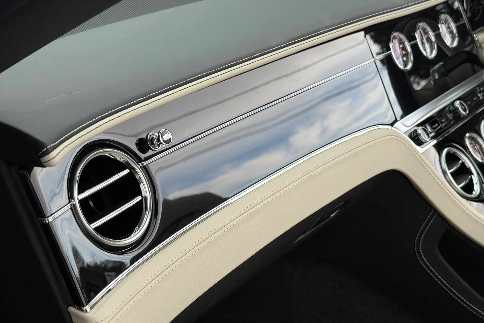 Bentley CONTINENTAL GTC thumbnail image number 18