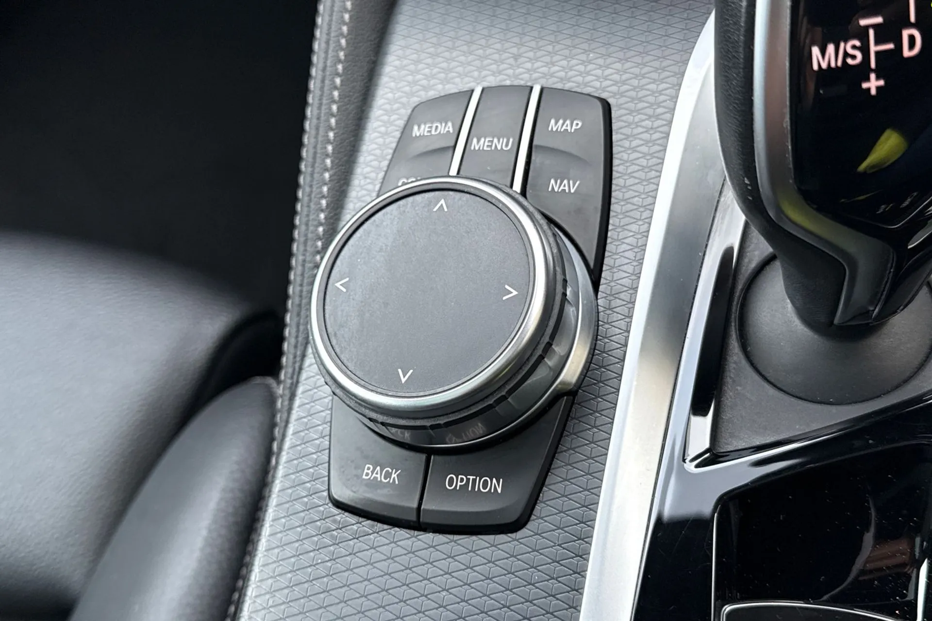 BMW 5 SERIES thumbnail image number 54