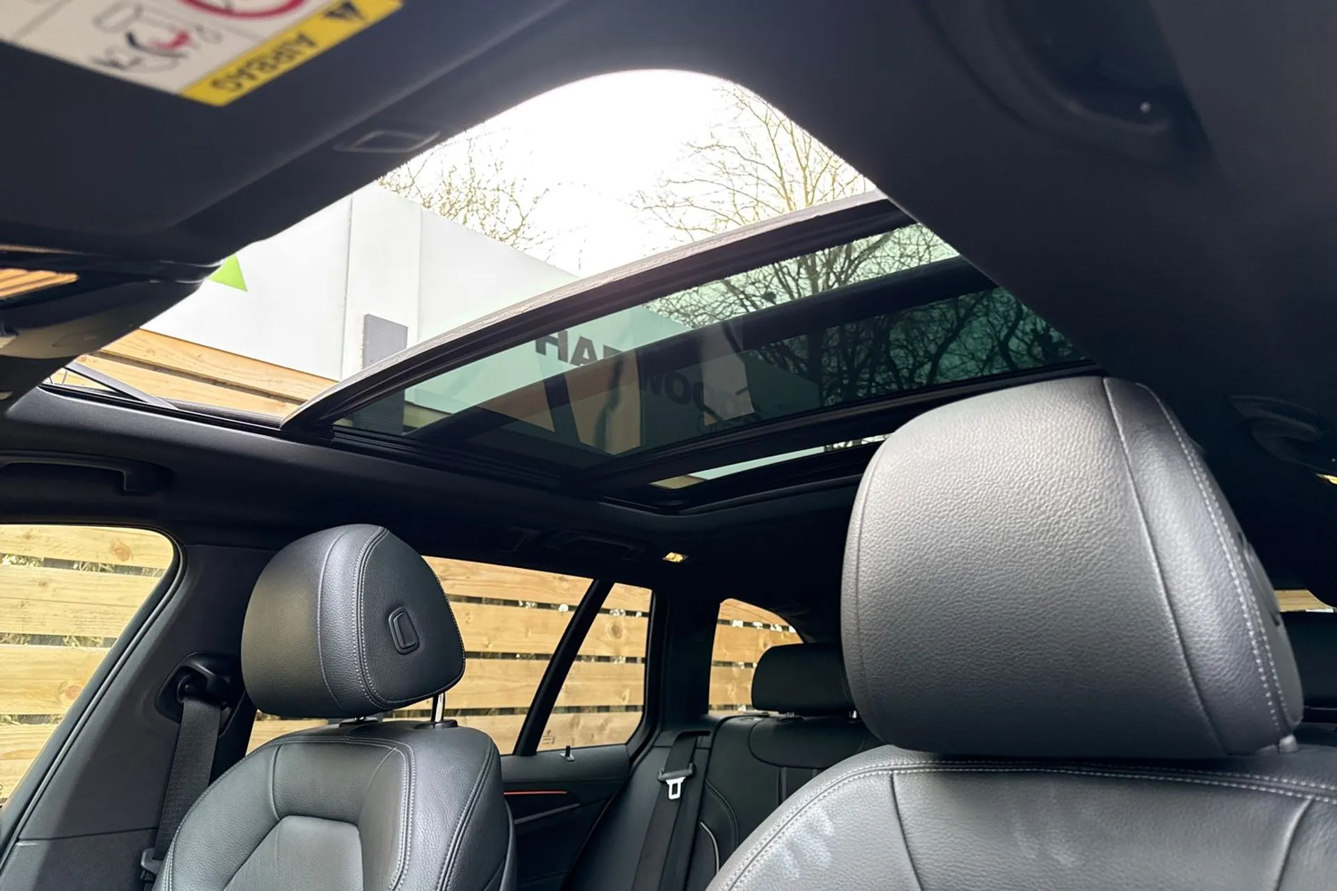 BMW 5 SERIES thumbnail image number 32