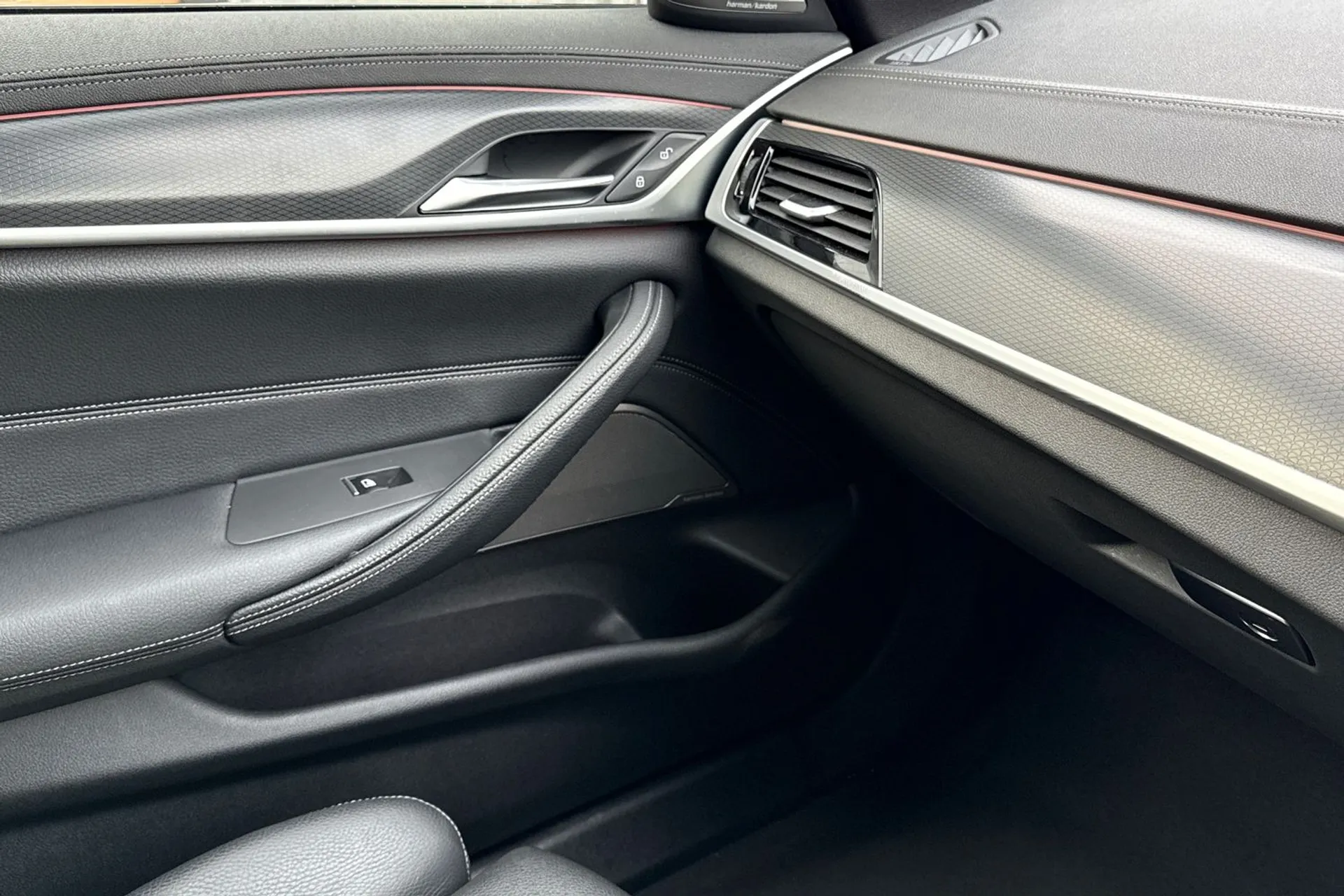 BMW 5 SERIES thumbnail image number 50