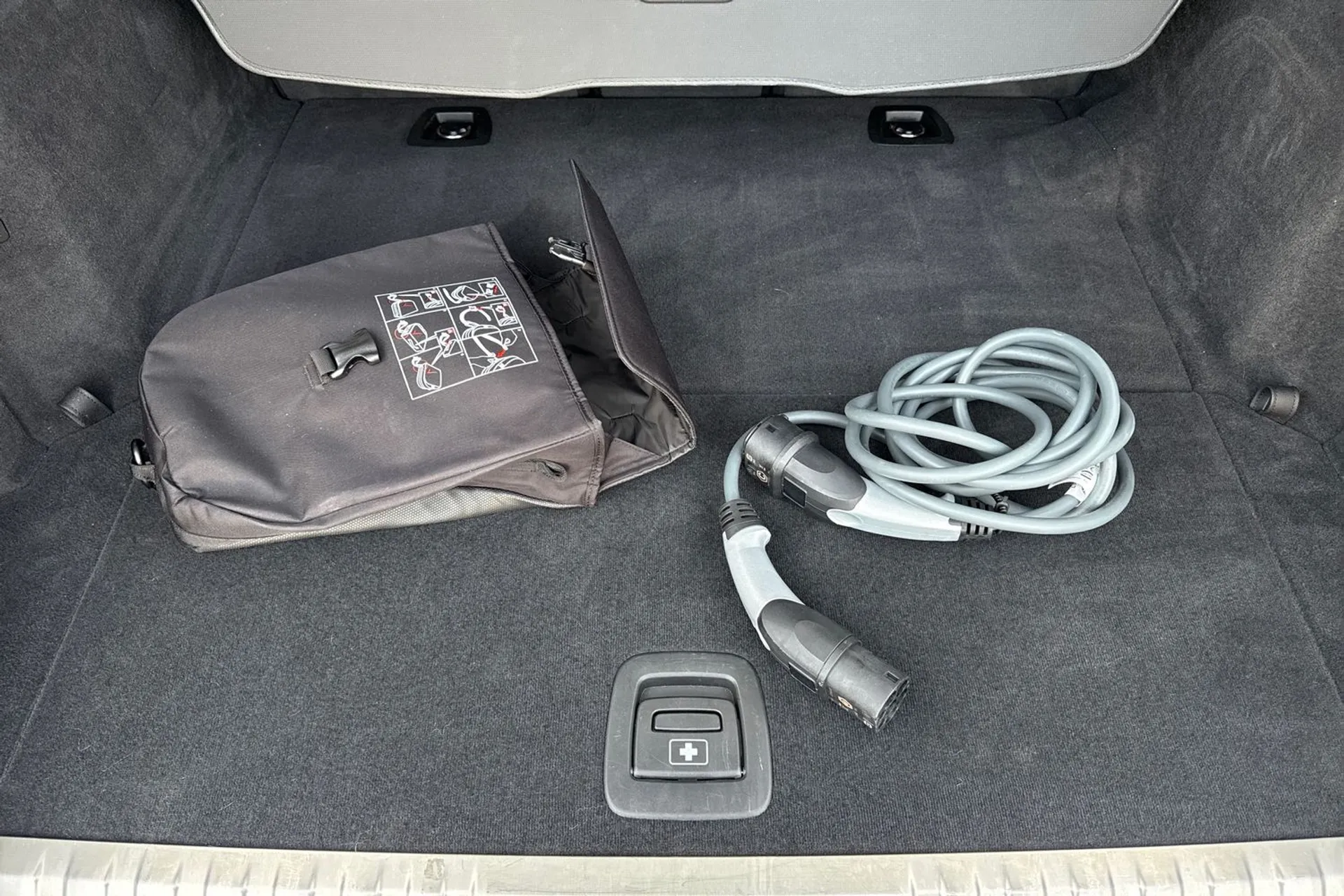 BMW 5 SERIES thumbnail image number 23